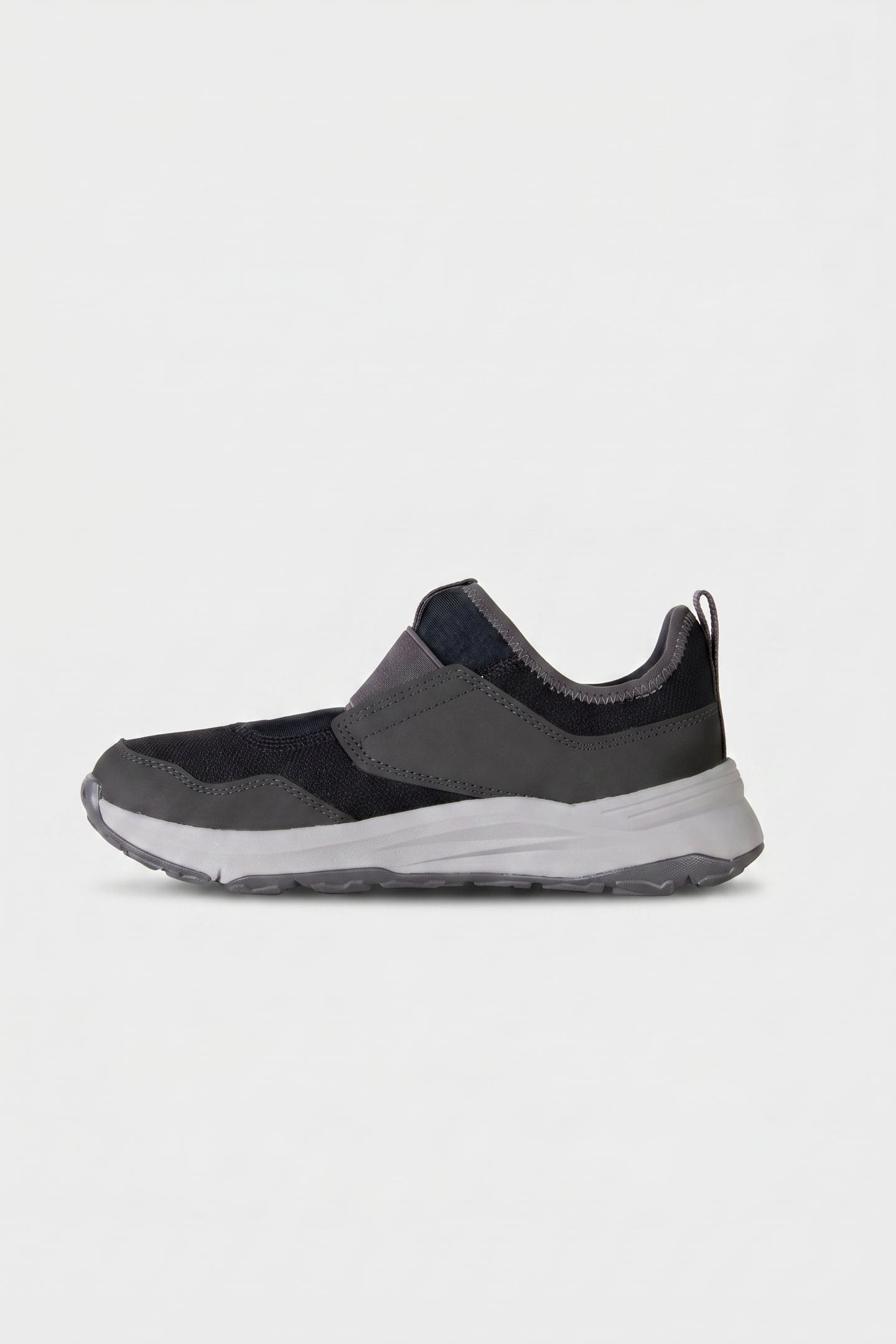 LOW SLIP ON SNEAKER BLACK 3