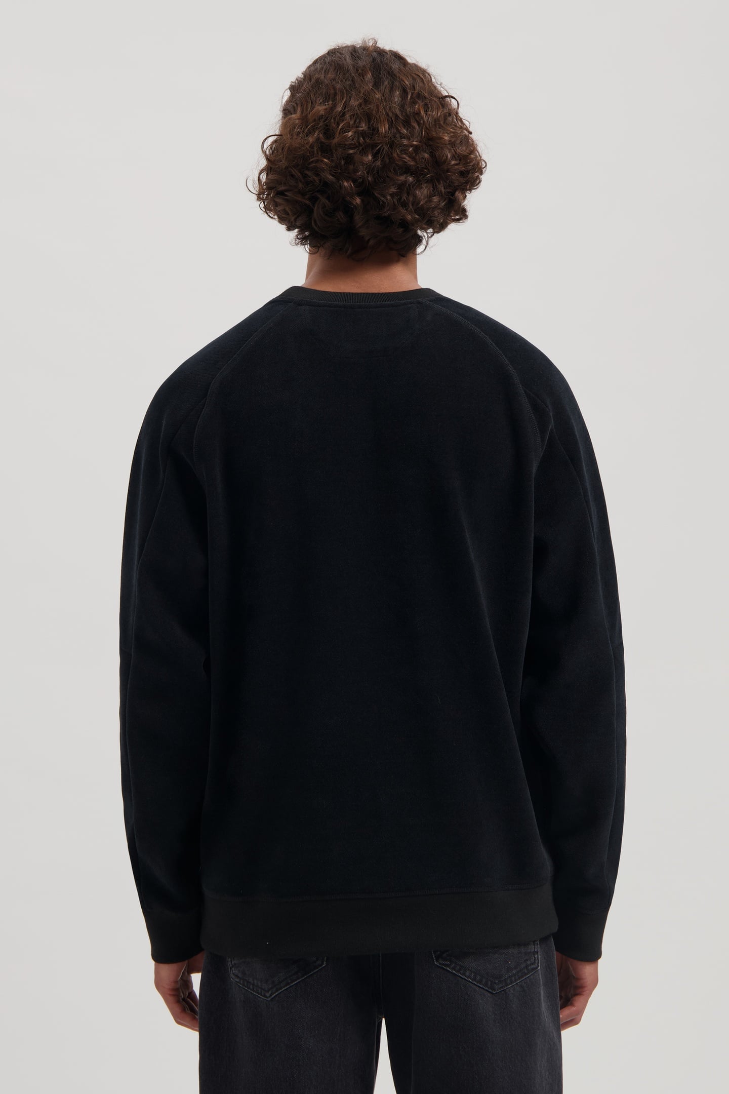 DS_ADRIAN CREWNECK BLACK 3