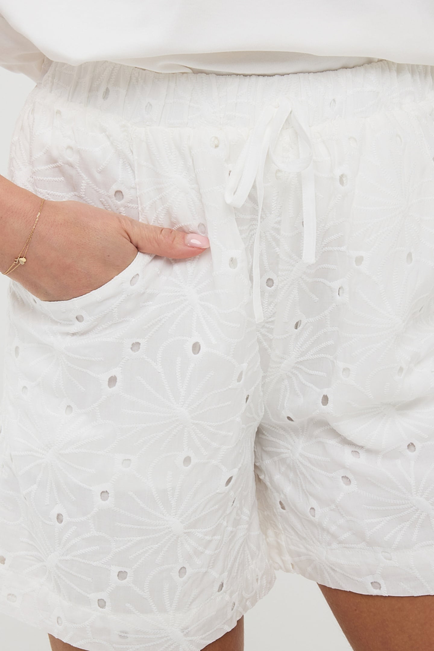 SHORTS EMBROIDERY FLOWER OFF WHITE 8