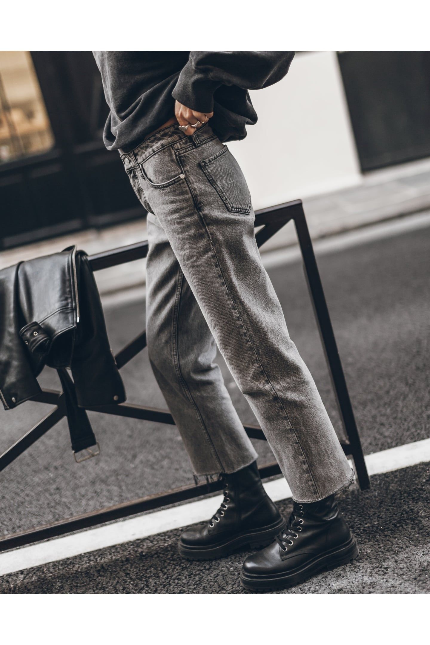 THE GREY CROPPED STRAIGHT JEANS 4