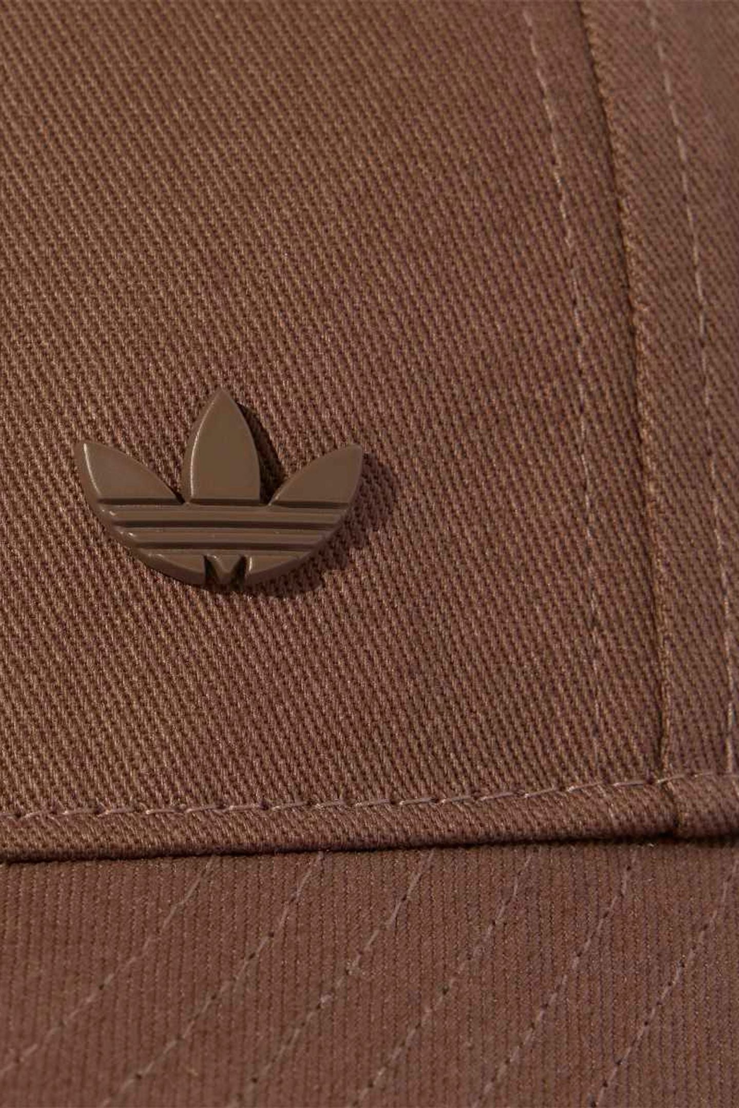 UNISEX ORIGINALS EVERYDAY ICONS CAP WITH TONAL METAL TREFOIL 3