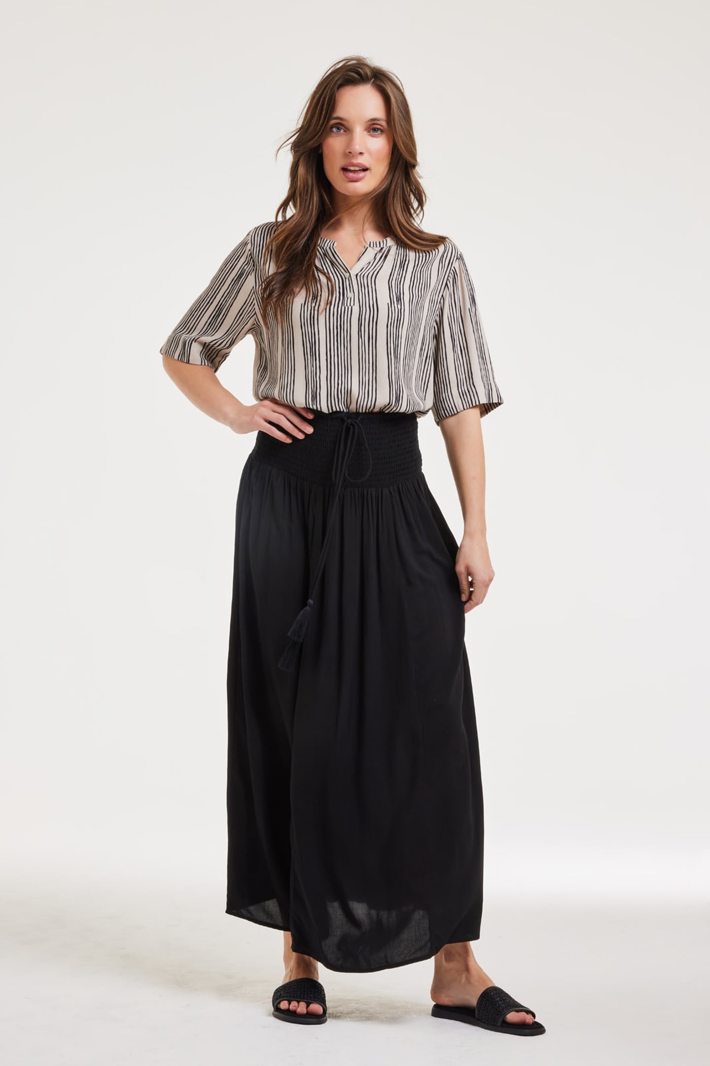 BLOUSE VAYA FEATHER GREY WAVY PRINT 2
