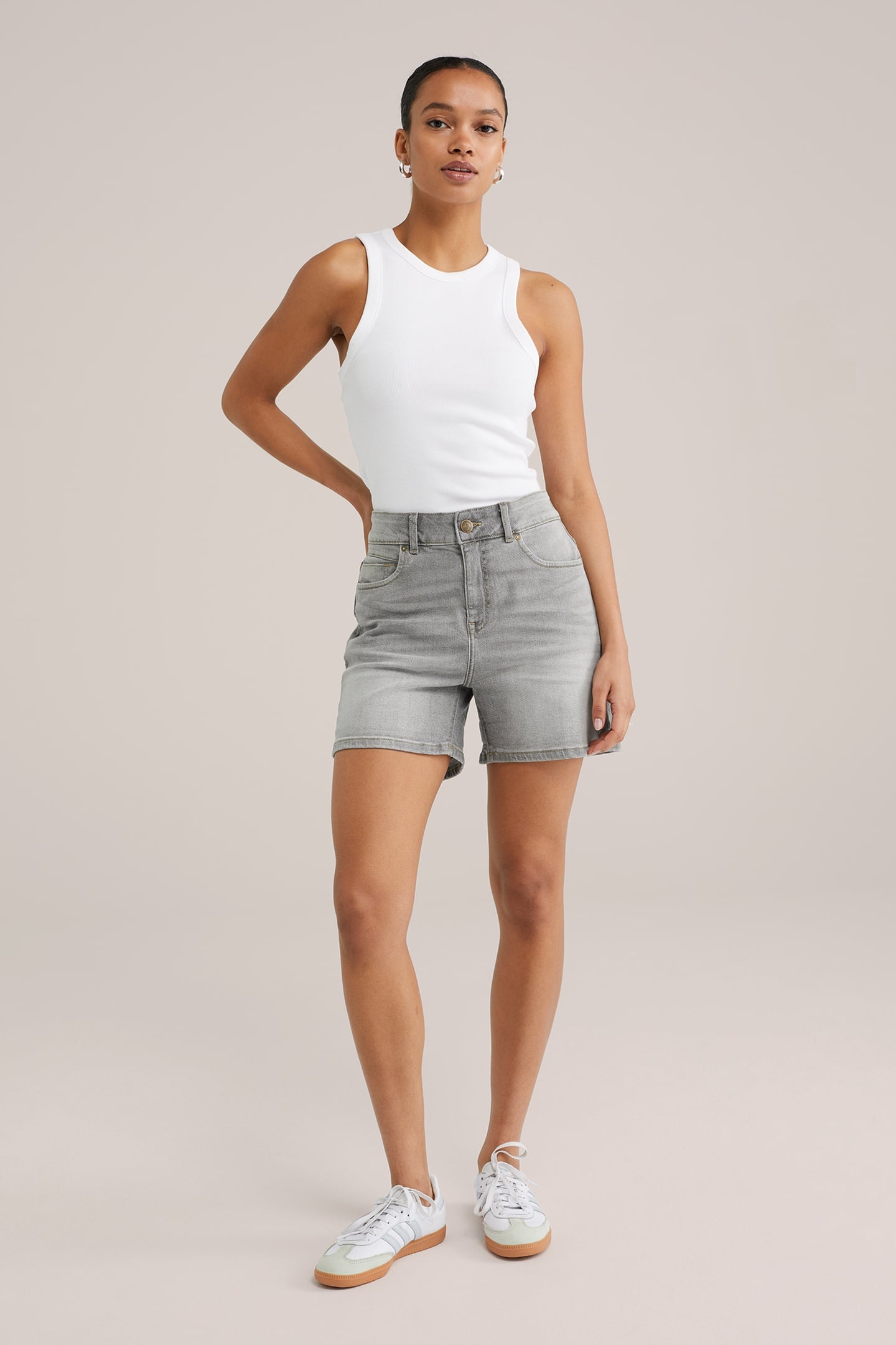 SHORT GREY 3