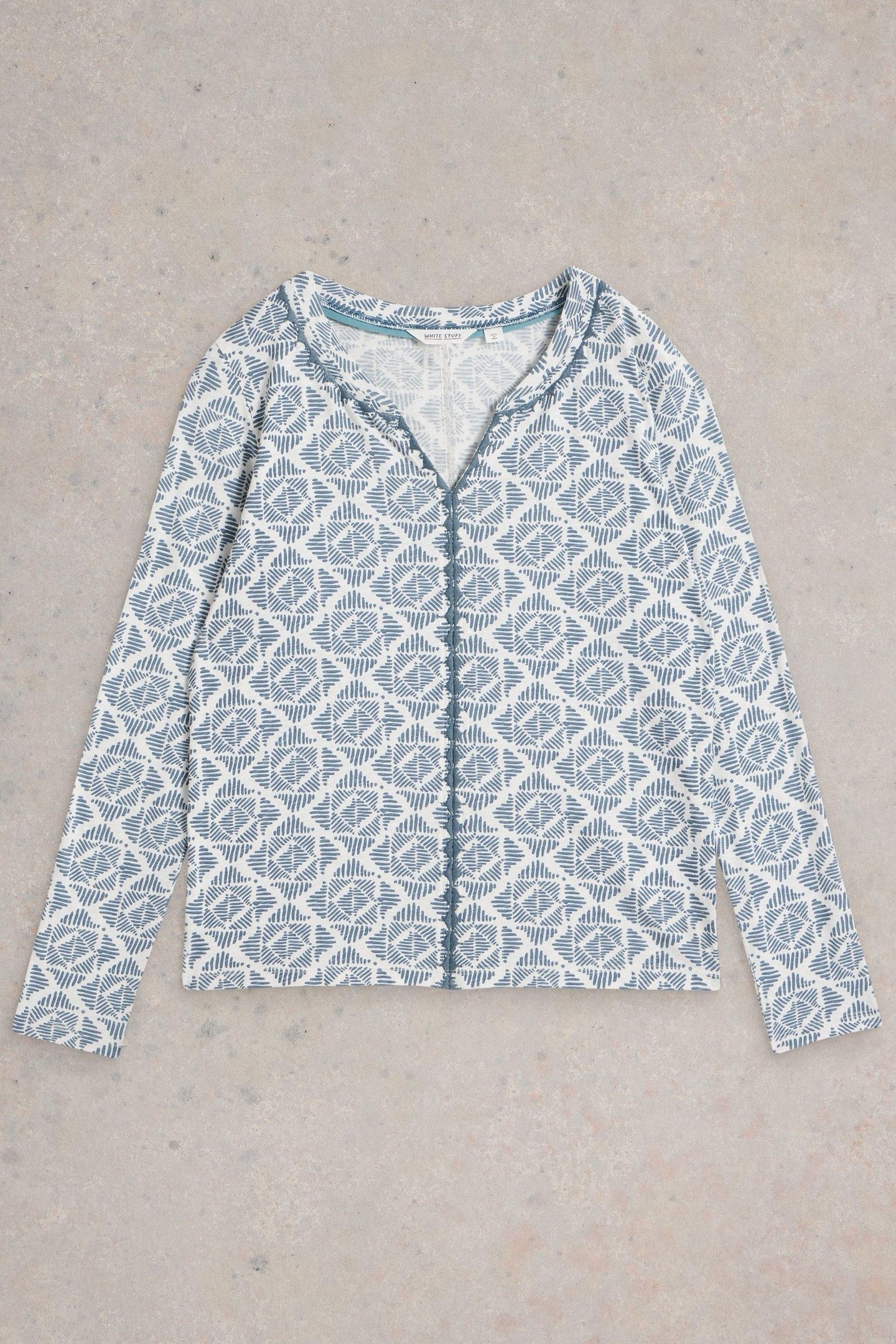 NELLY EMBROIDERED LS TEE BLUE PRINT 4