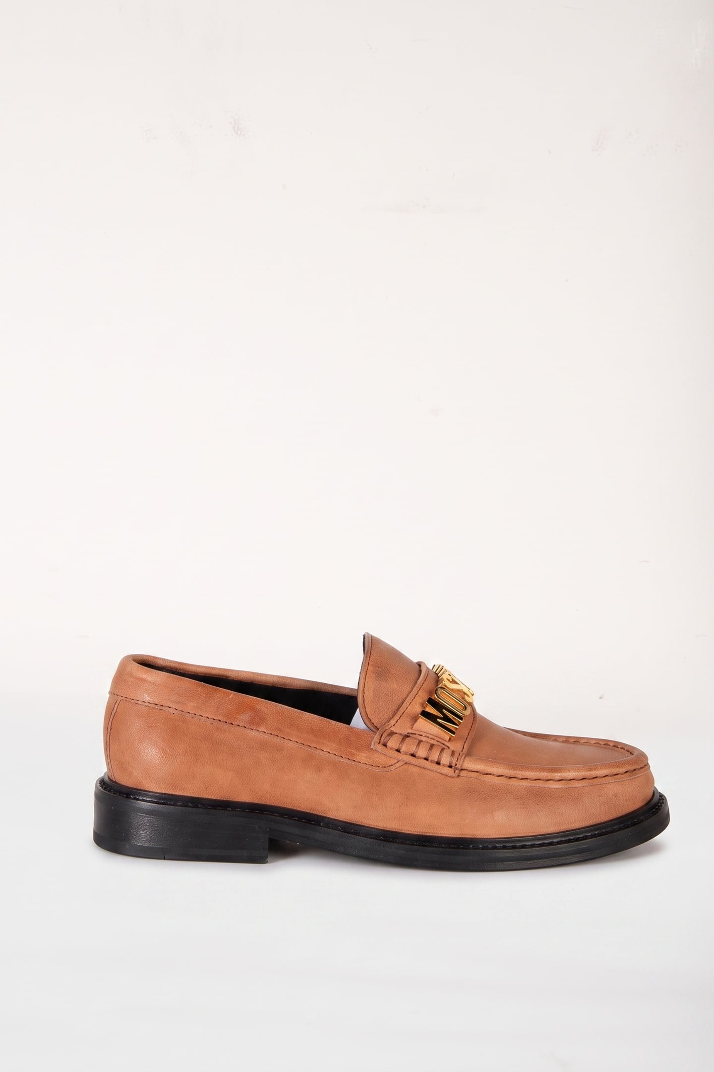 MOSCHINO LOGO-PLAQUE SUEDE LOAFERS BEIGE 1