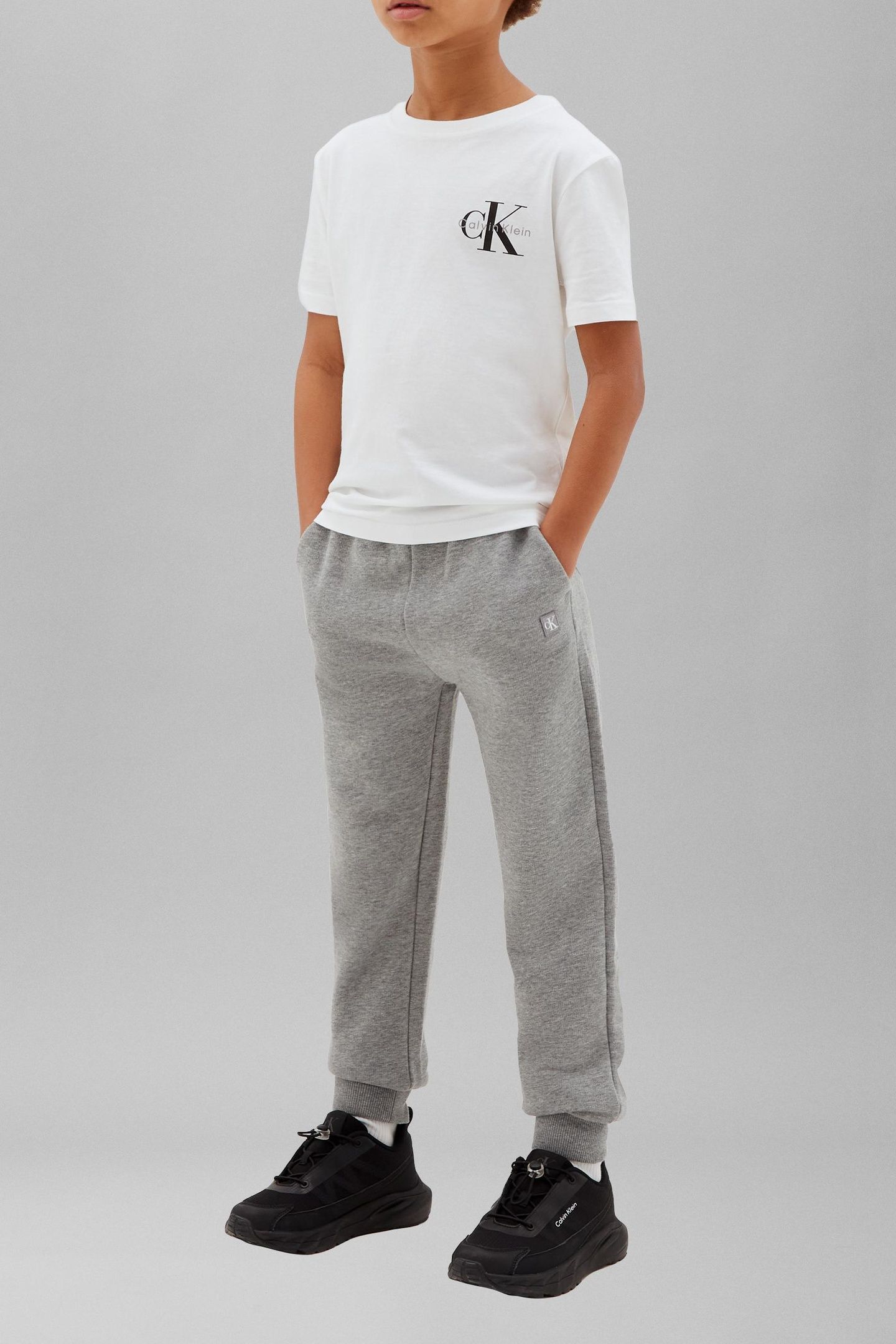 UNISEX MINI BADGE SWEATPANT MEDIUM GREY HEATHER 1