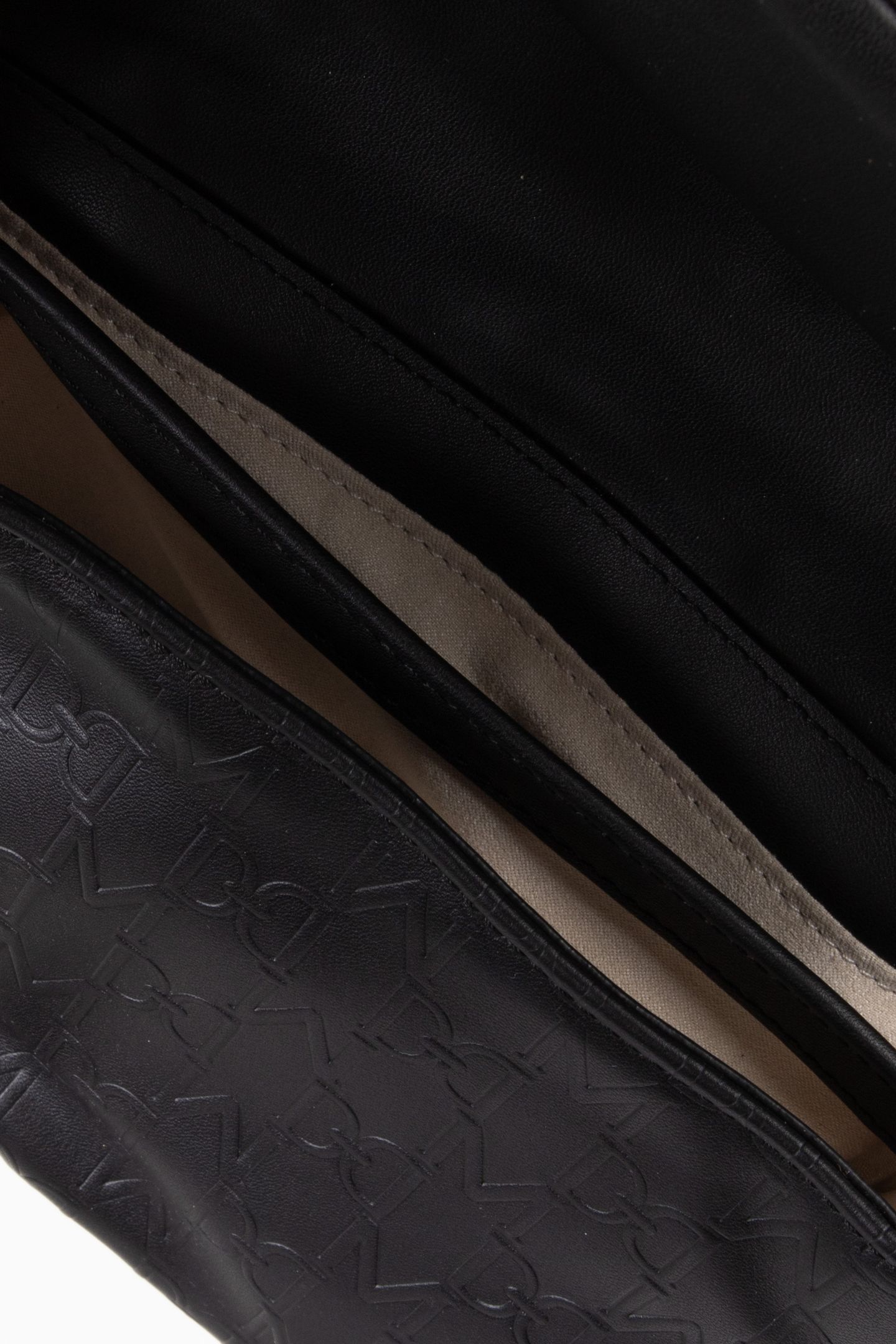 EMBOSSED LOGO JET BLACK A996 4