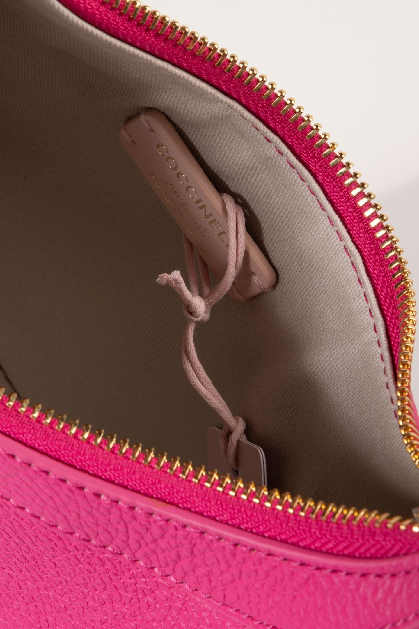 COCCINELLEWHISPER NEW FUCSIA 5