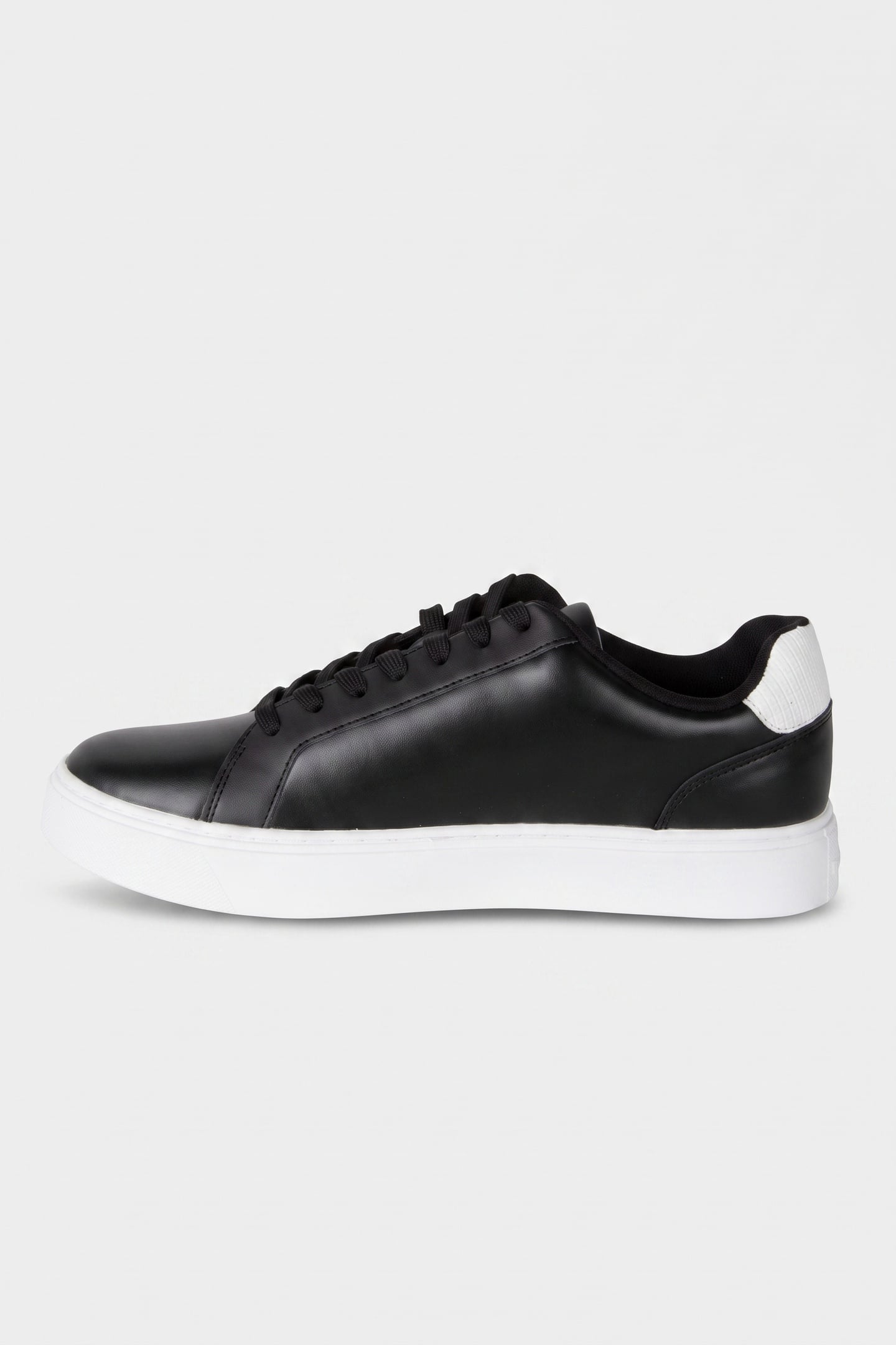 CLASSIC CUP LACEUP BLACK/BRIGHT WHITE 4
