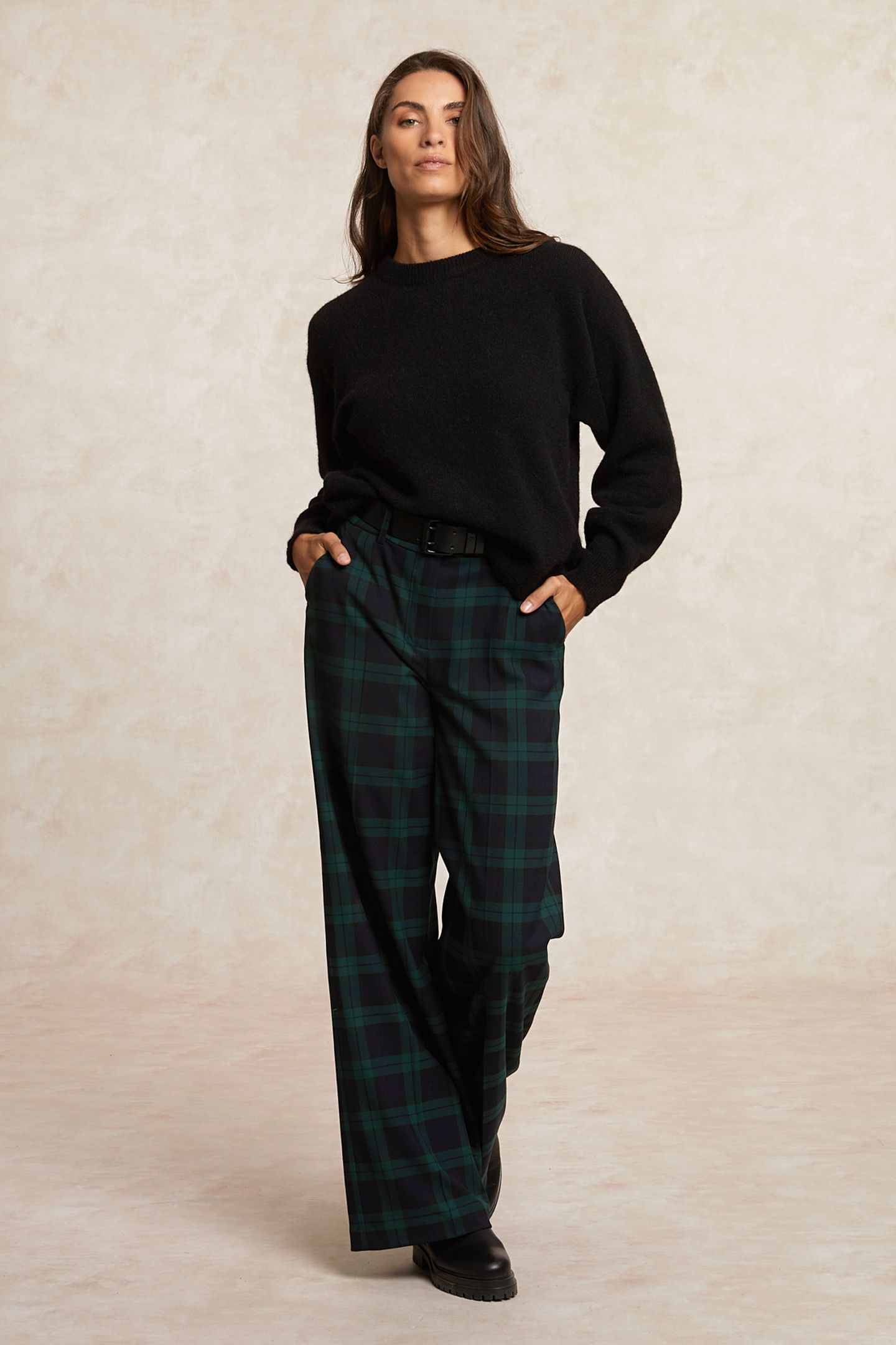 UNI CREW NECK SPLIT BACK SWEATER BLACK 1