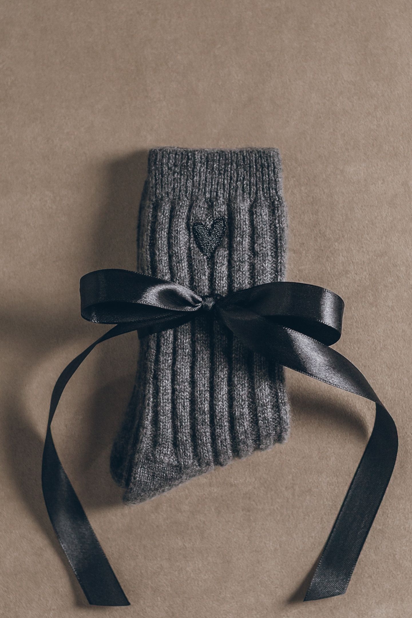 THE GREY CASHMERE SOCKS GREY 2
