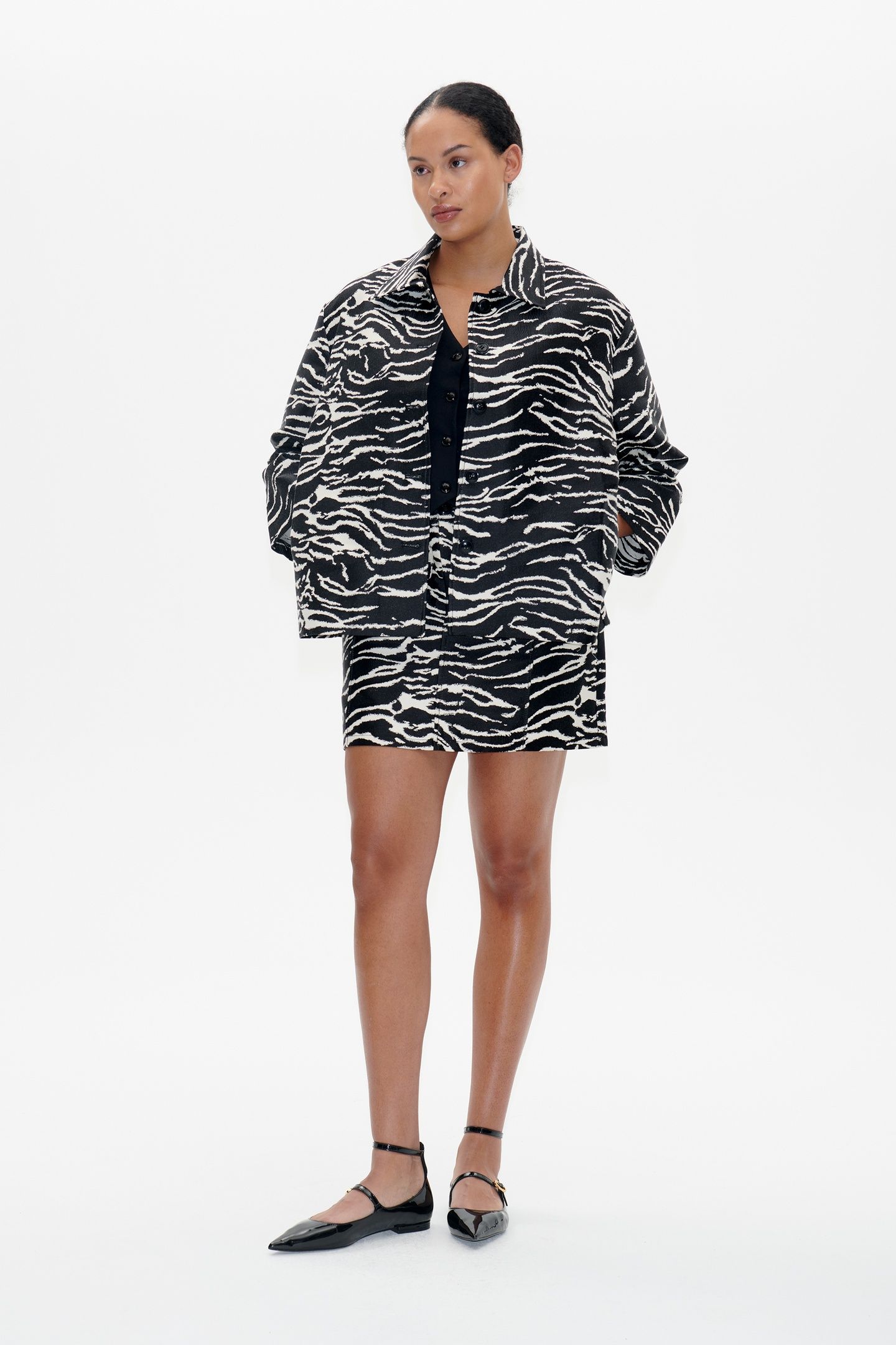 BESSIE JACKET BLACK WHISPER ZEBRA 2