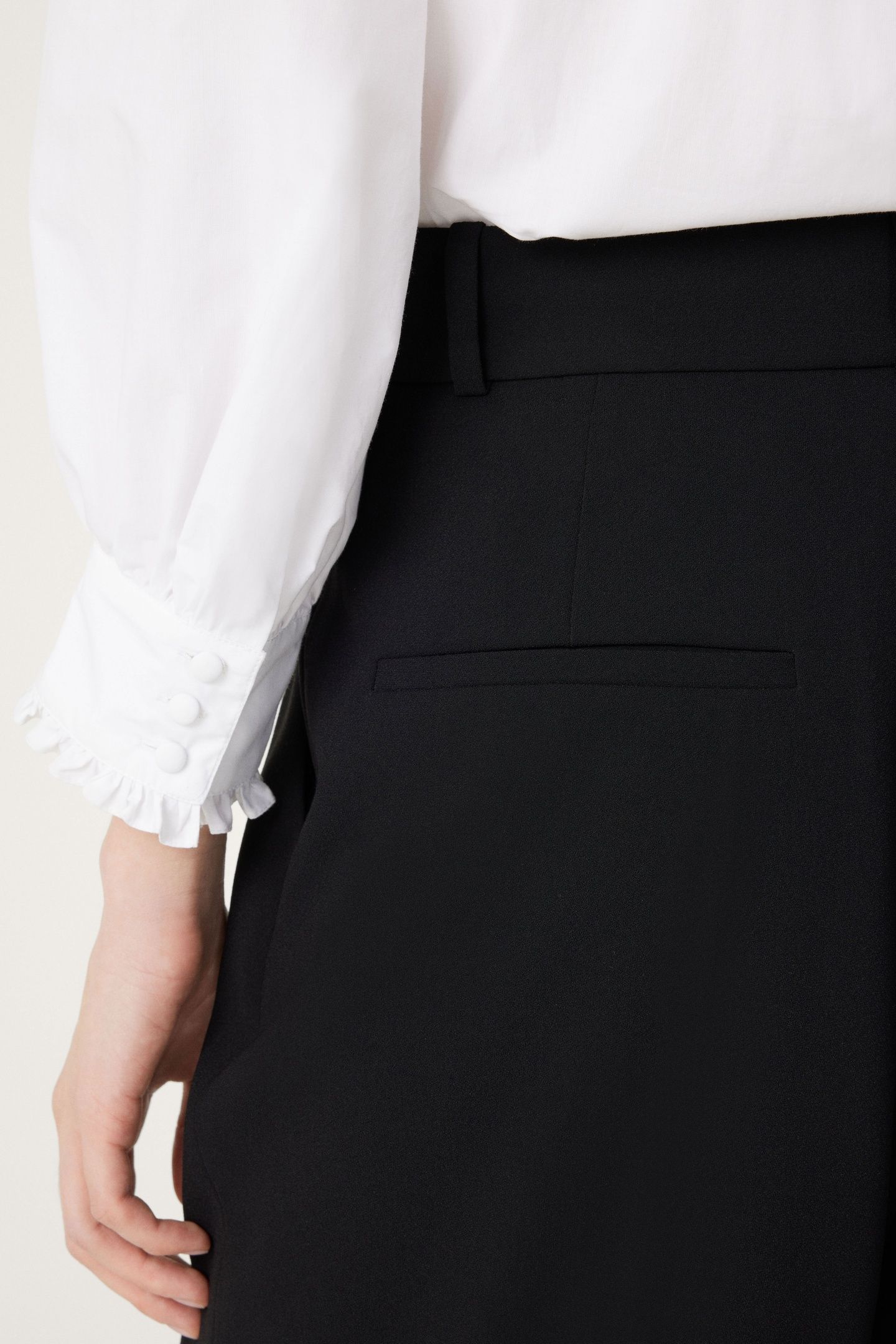 BERMUDA SHORT BLACK 7
