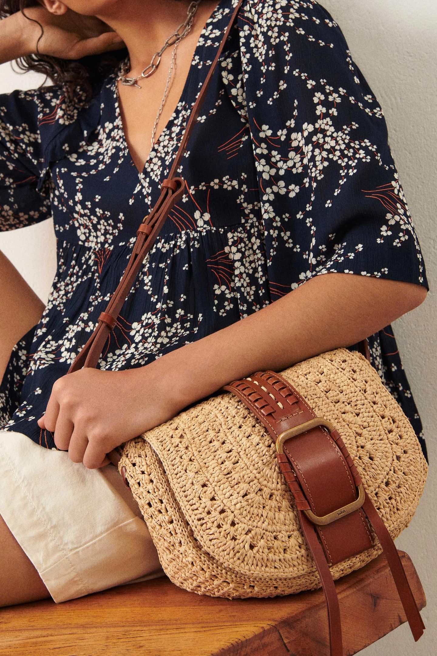 SHOULDER BAG TAN 6