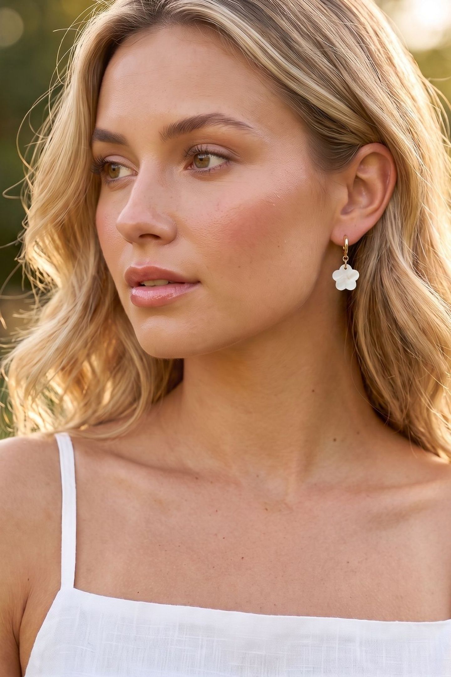FLOWER SHELL EARRINGS WHITE 4