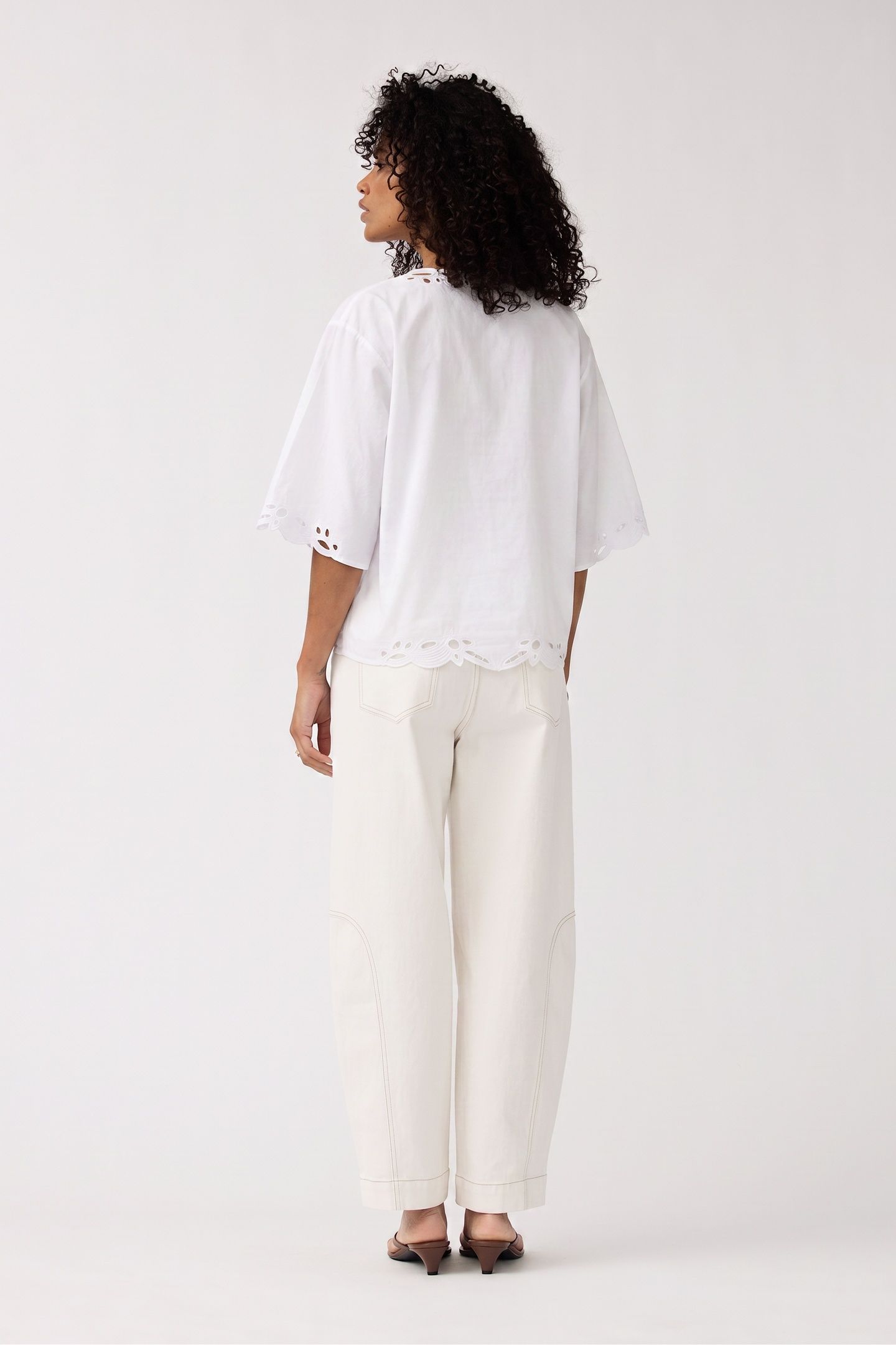 TOP AILA VERY WHITE 3