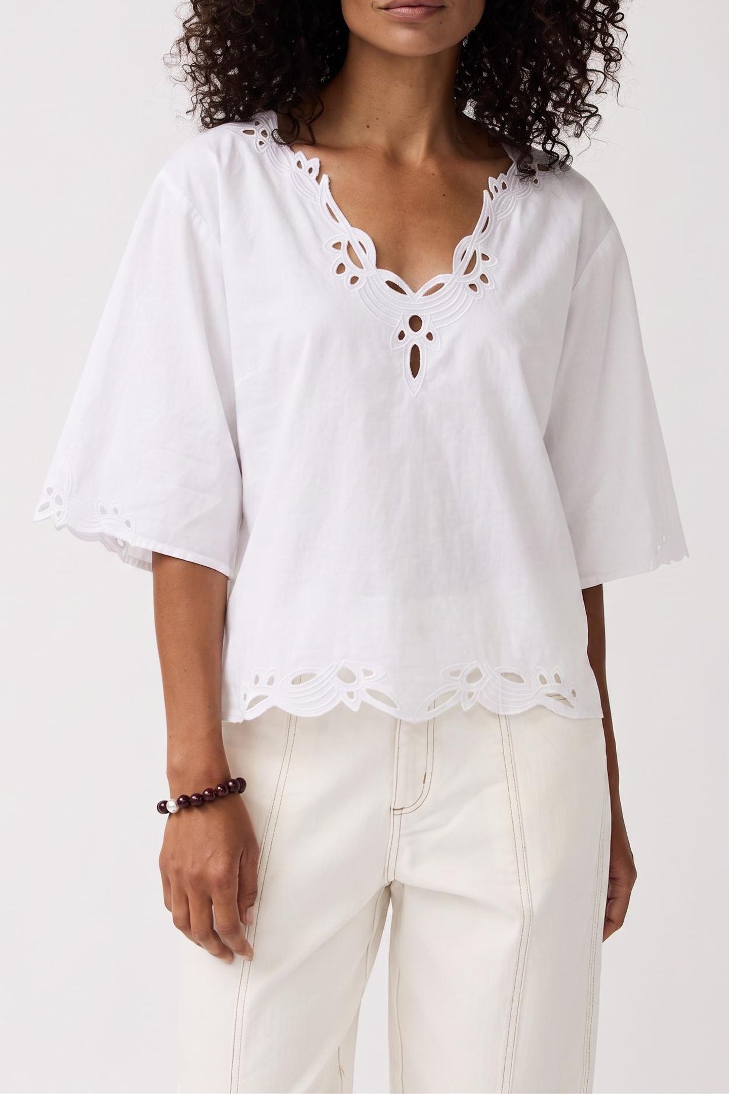 TOP AILA VERY WHITE 2