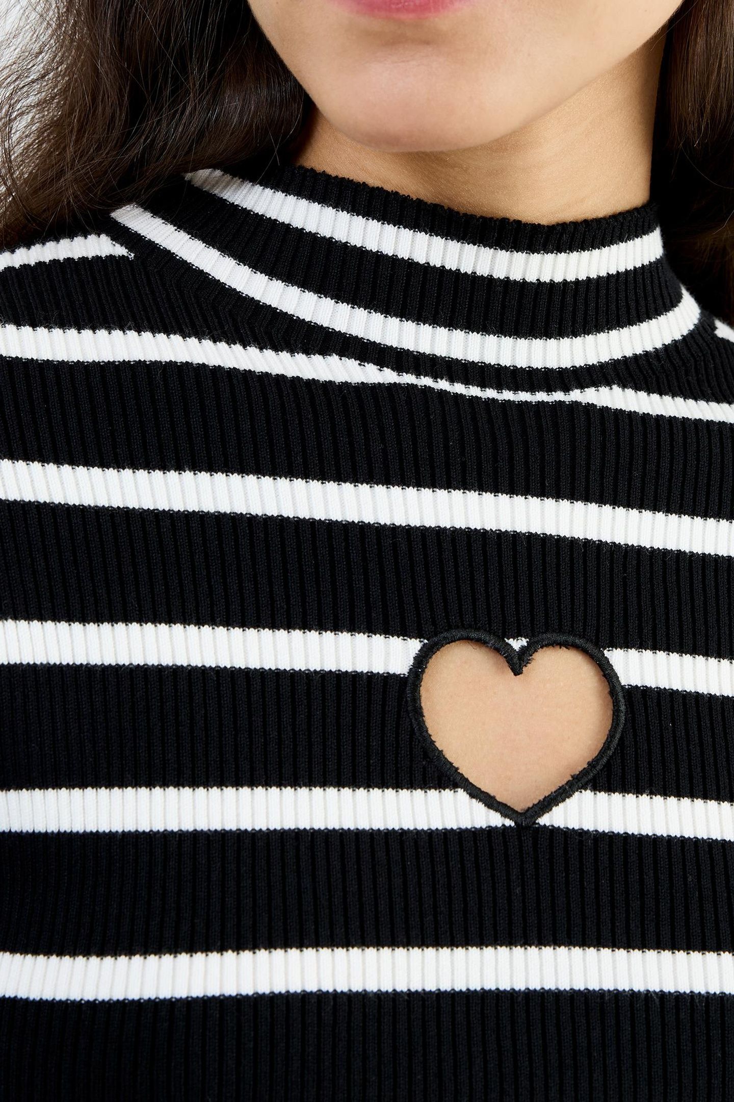 MELROSE LS HEART CUT OUT JUMPE BLACK/PORCELAIN CREA 4