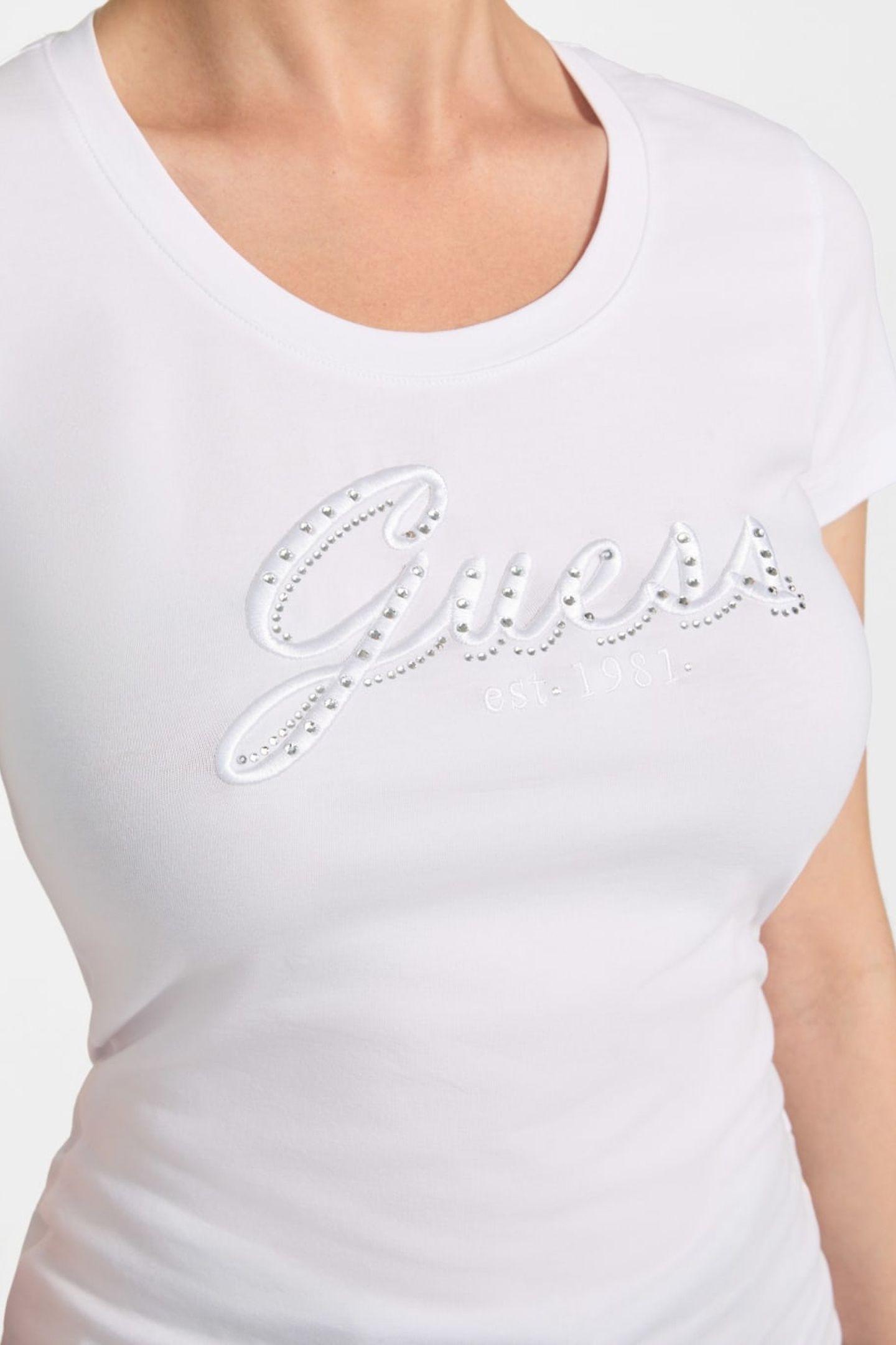 CN SS EMBRO SCRIPT L PURE WHITE 4
