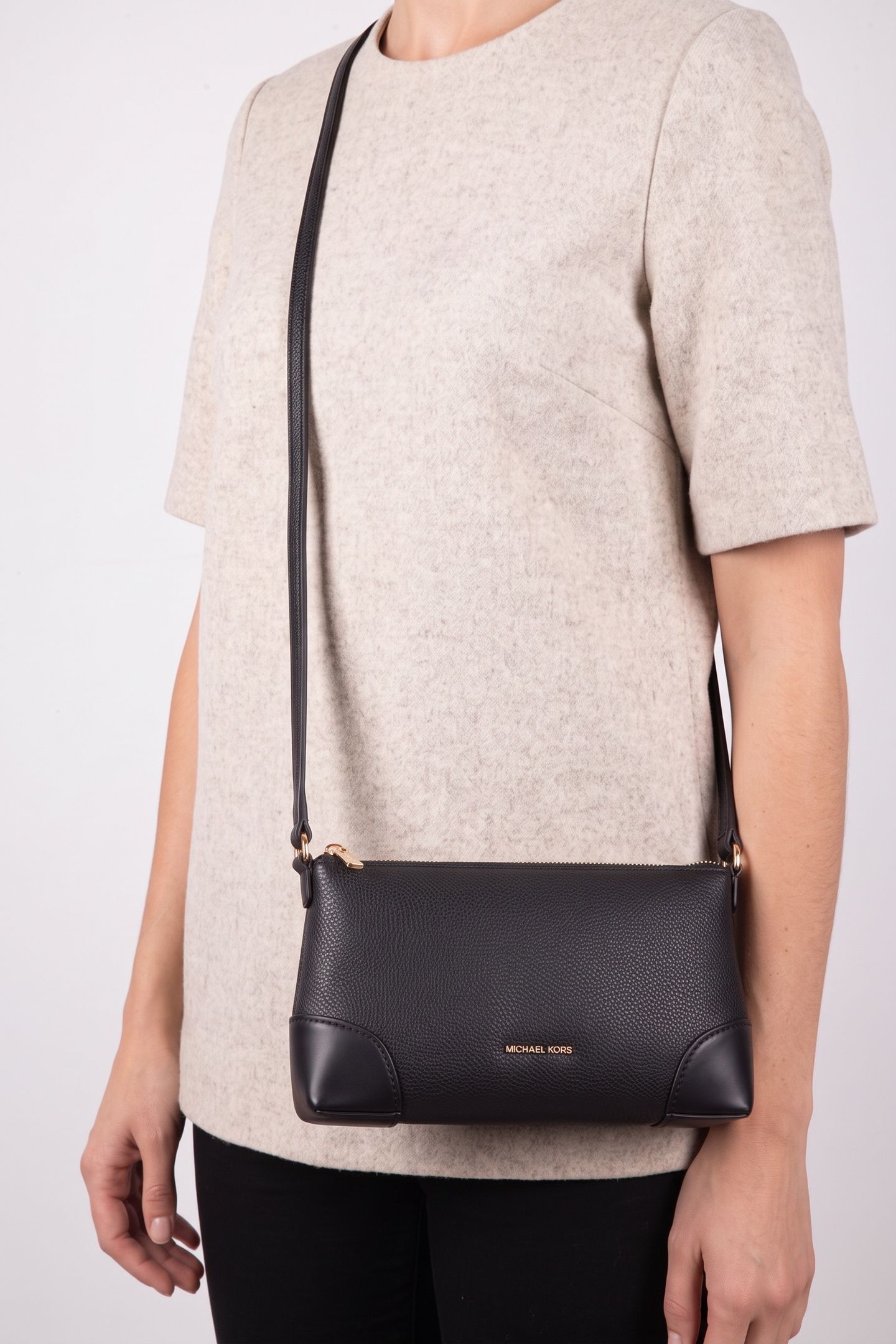 SMALL ZIP CROSSBODY BLACK 3