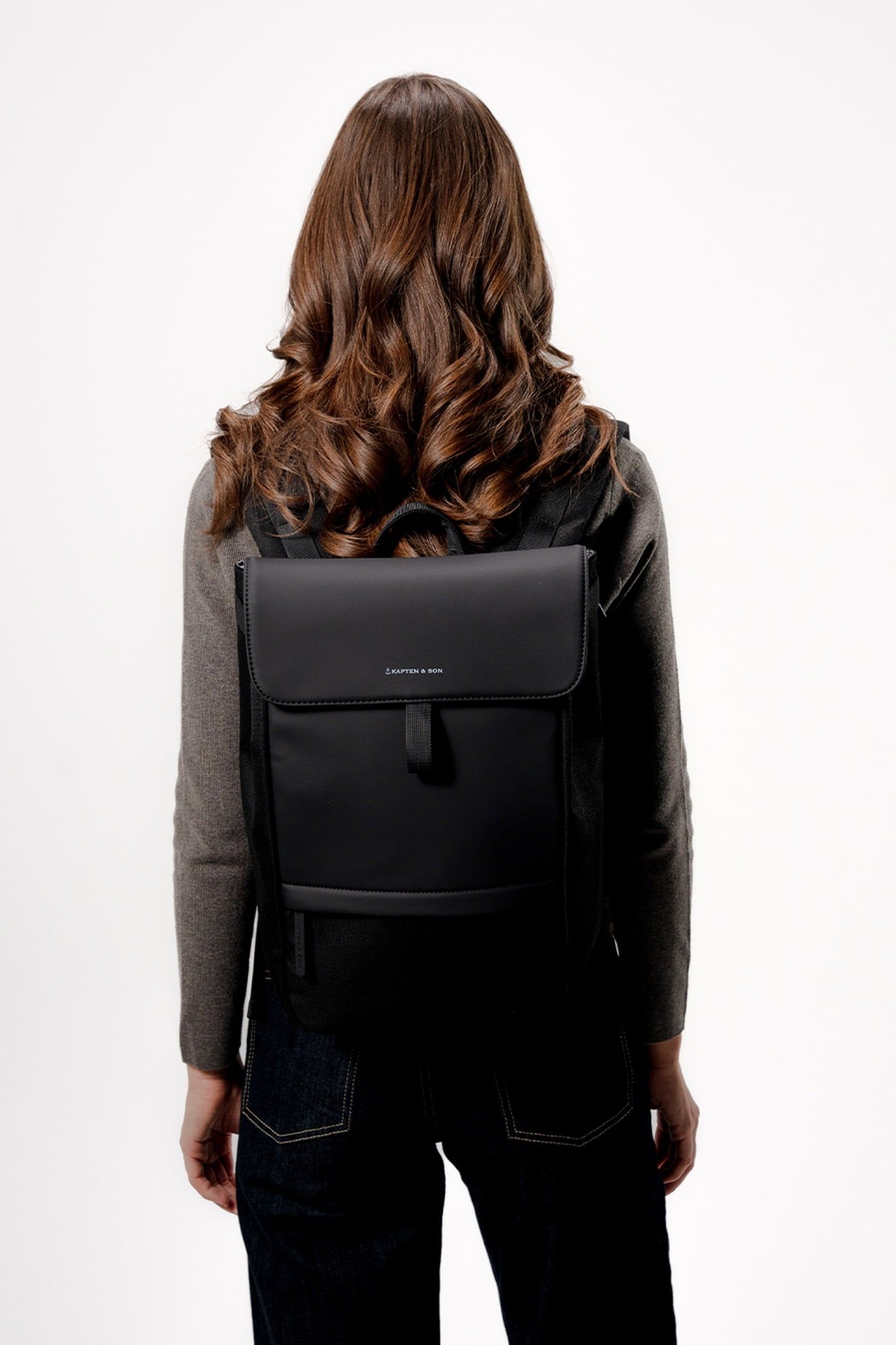 UNISEX FYN CLASSIC ALL BLACK 4