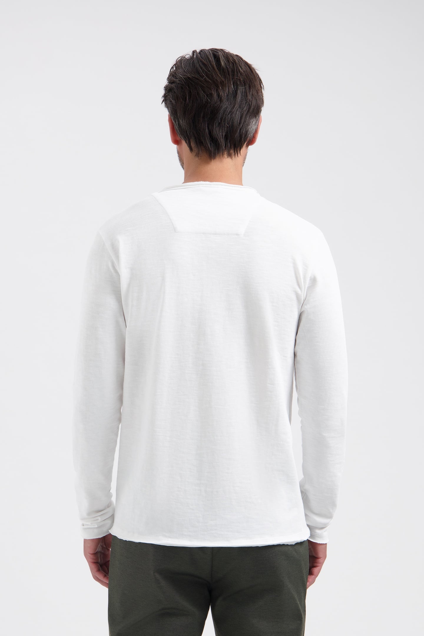 DS_NEWMAN CREWNECK WHITE WHITE 2