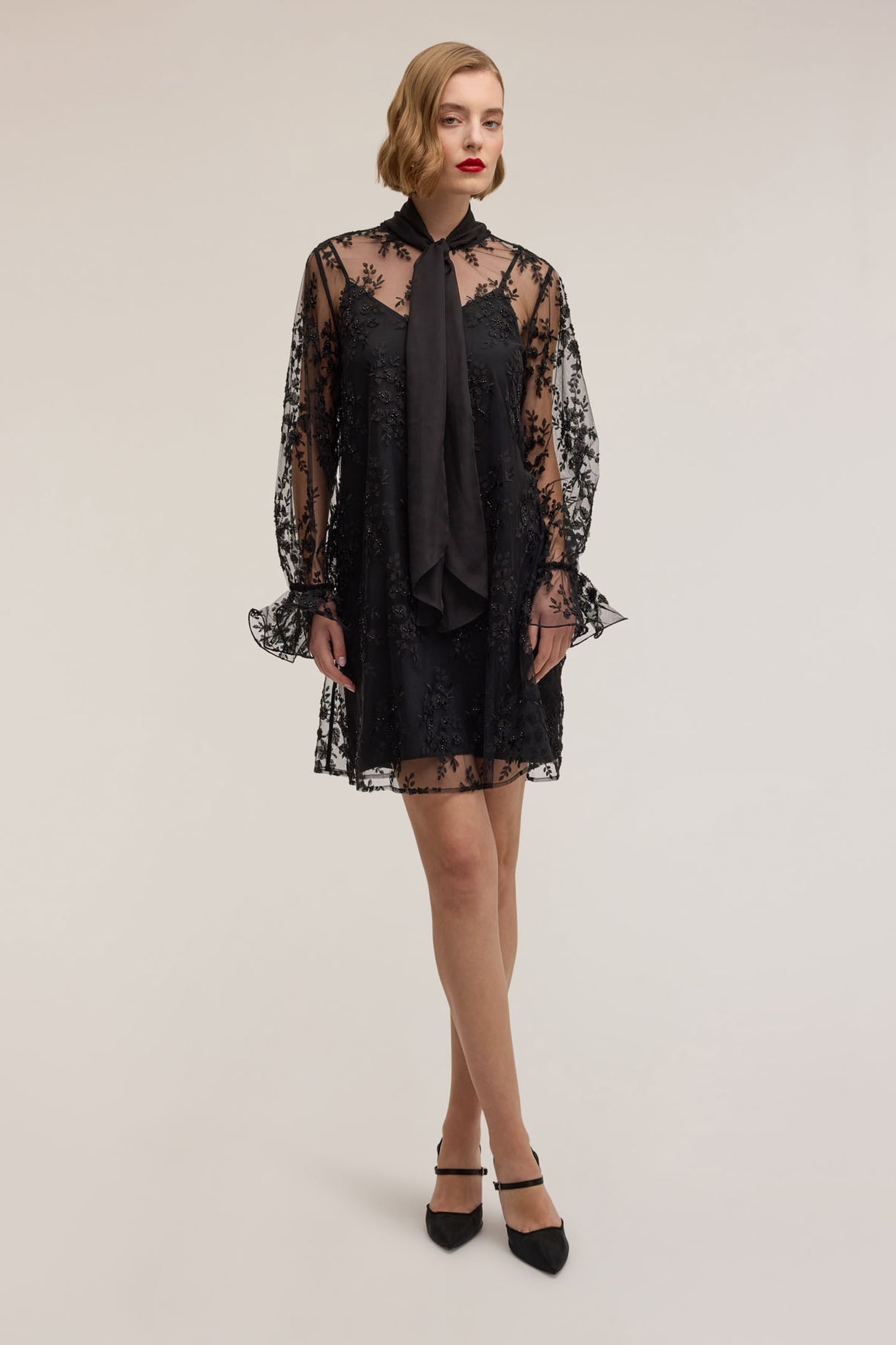 SHORT LACE DRESS WITH BOW SMART COUTURE BLACK 2