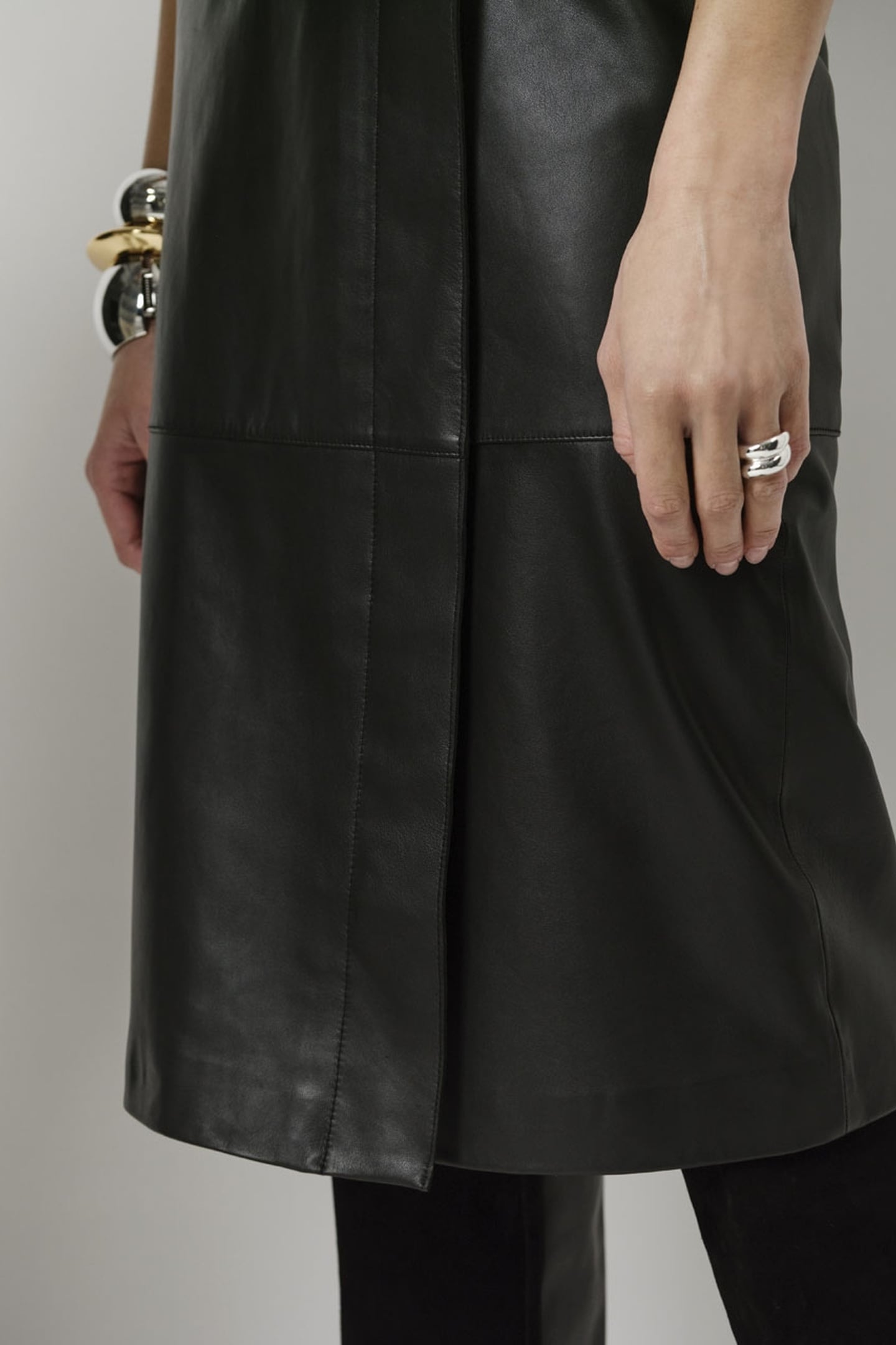 SERI LEATHER WRAP SKIRT RAVEN 4