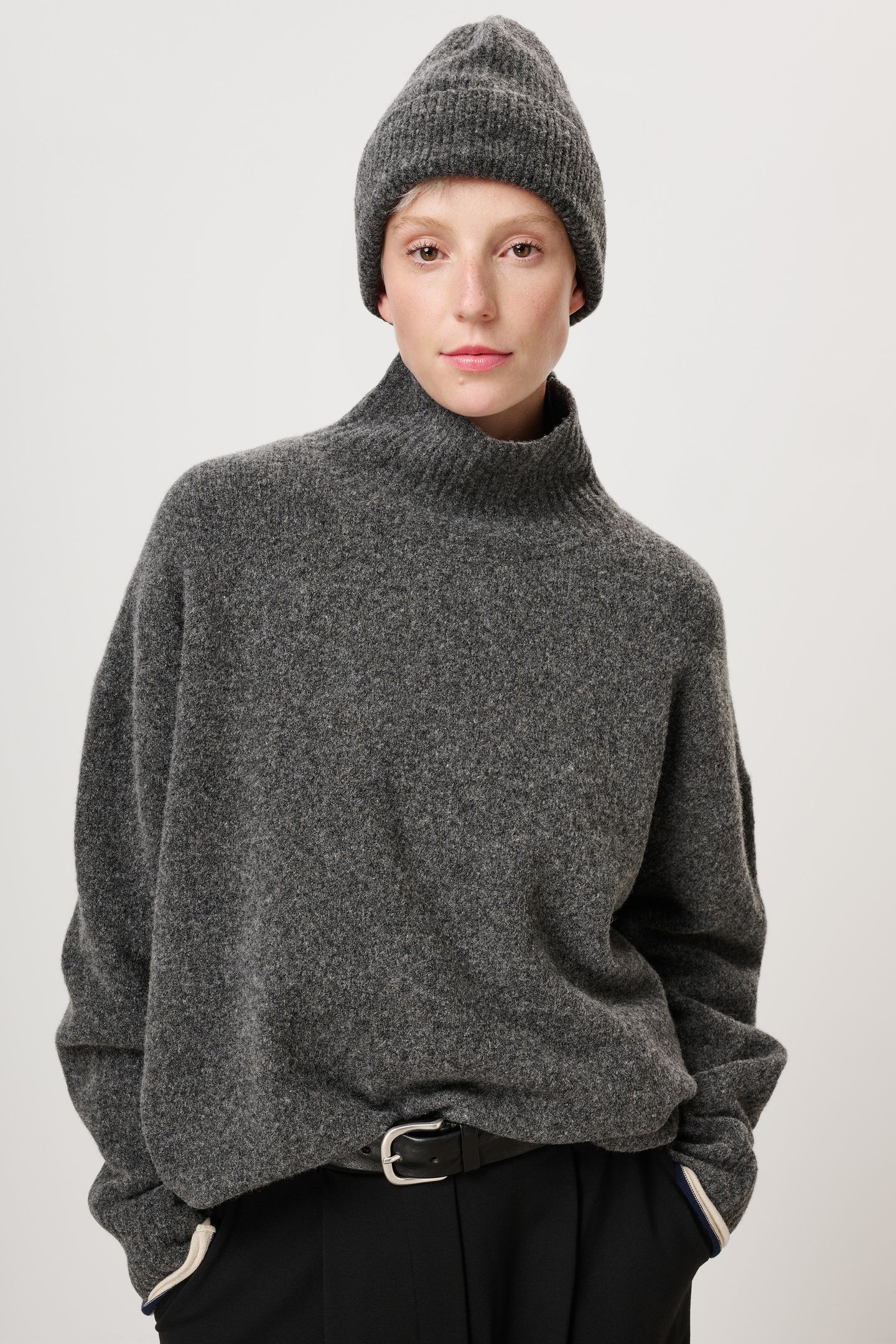 BOB BEANIE CHARCOAL 2