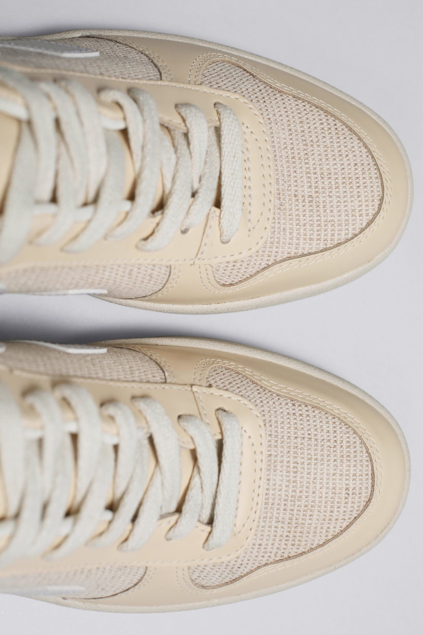 VEJA V-10 MESH WHITE 4