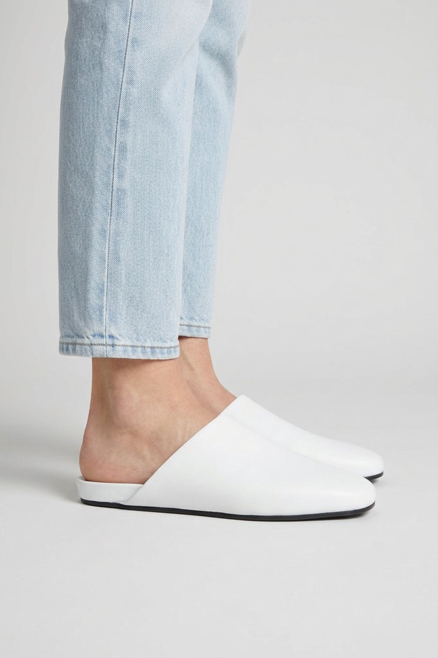 NIETTA FLAT MULE WHITE 3