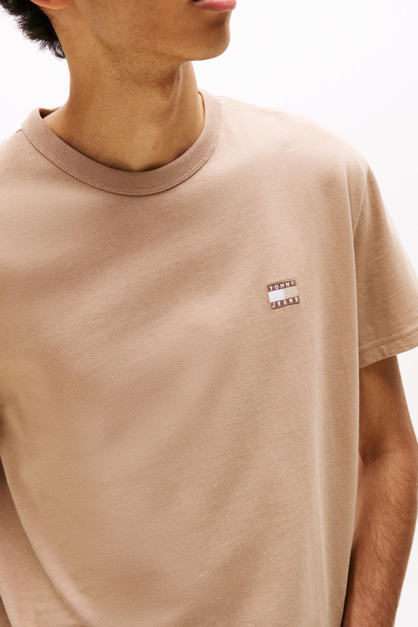 TJM REG BADGE TEE COASTAL TAUPE TONAL 5