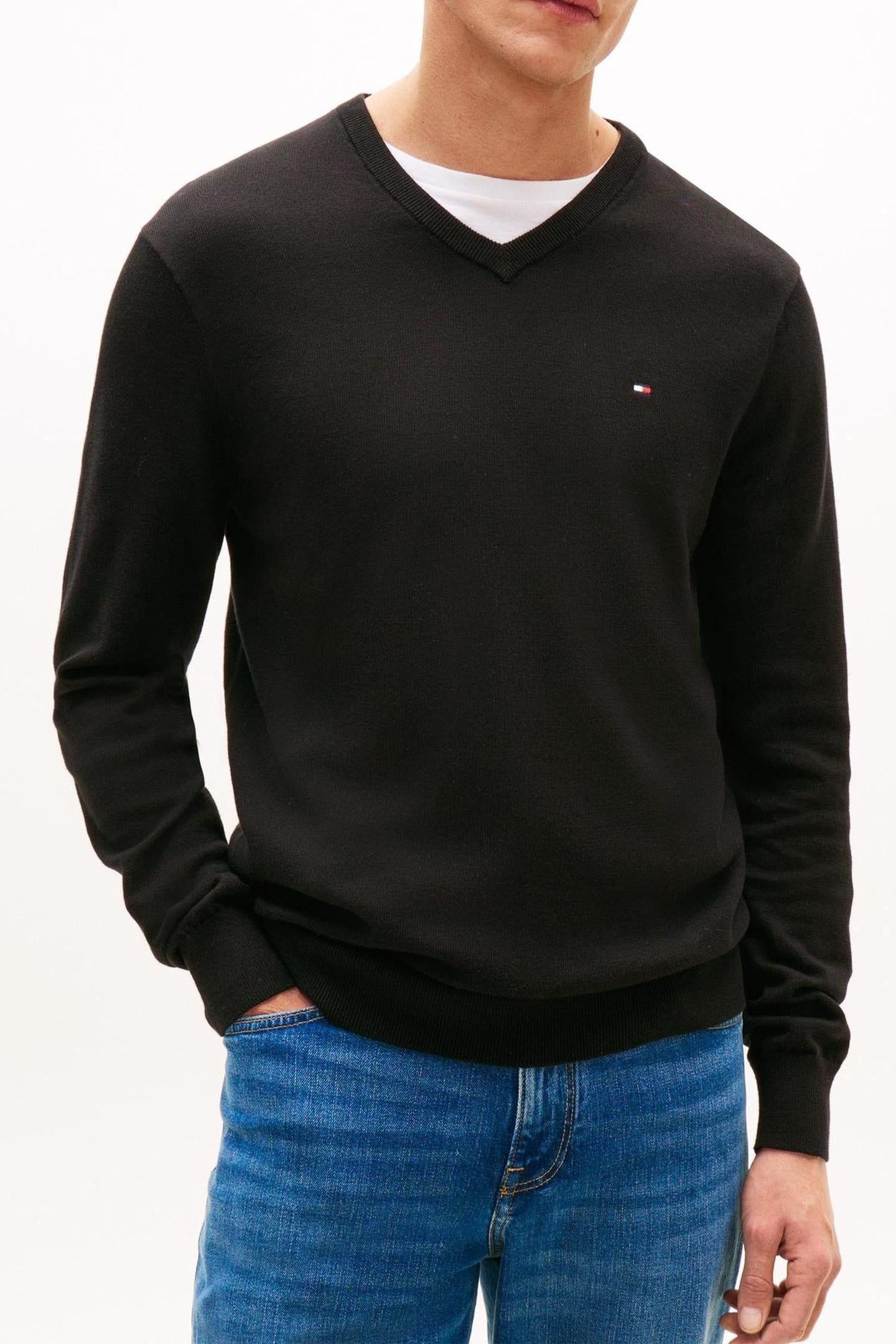 ESSENTIAL COTTON V NECK BLACK 1