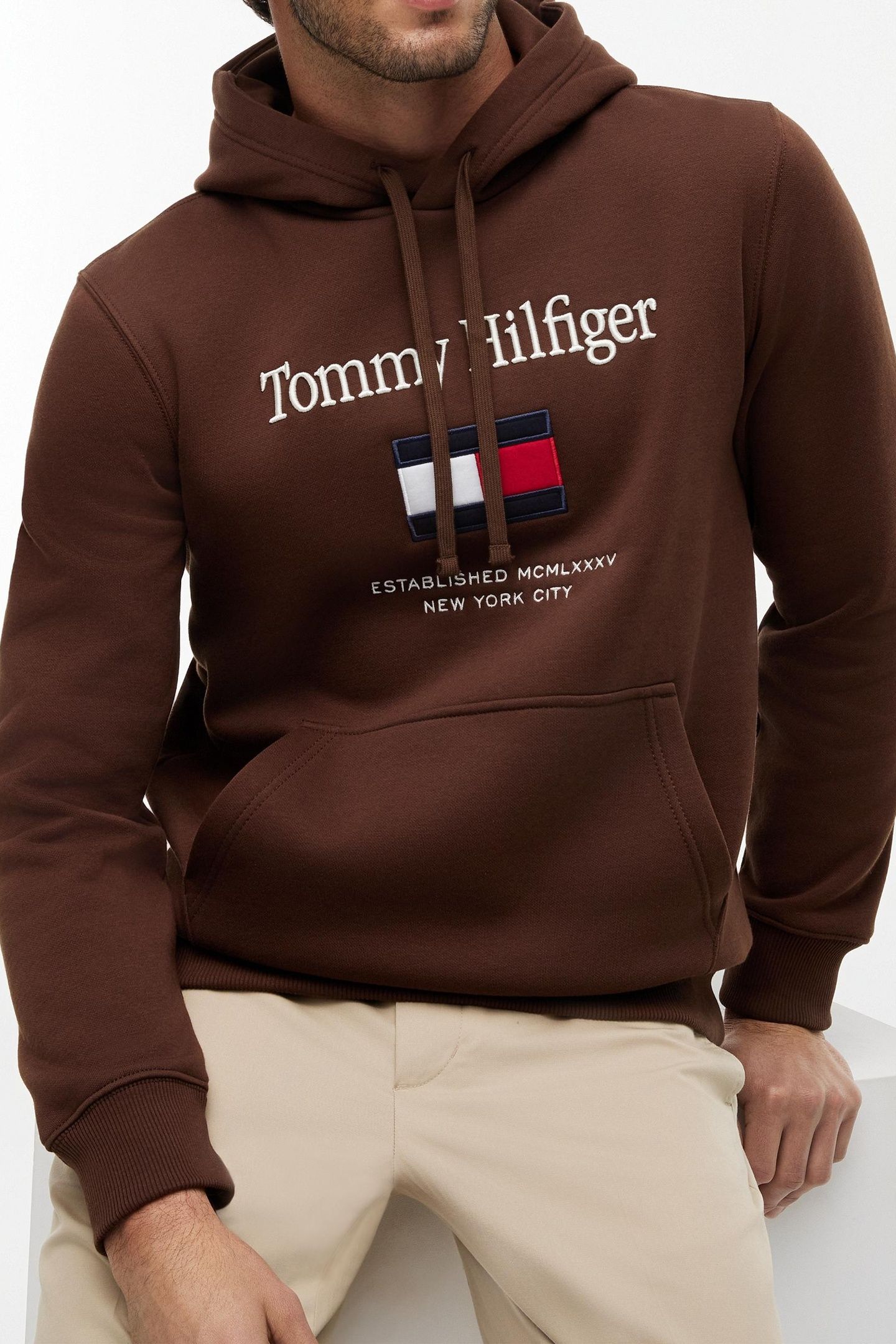 TOMMY EMBRO FLAG HOODIE LEGACY BROWN 5
