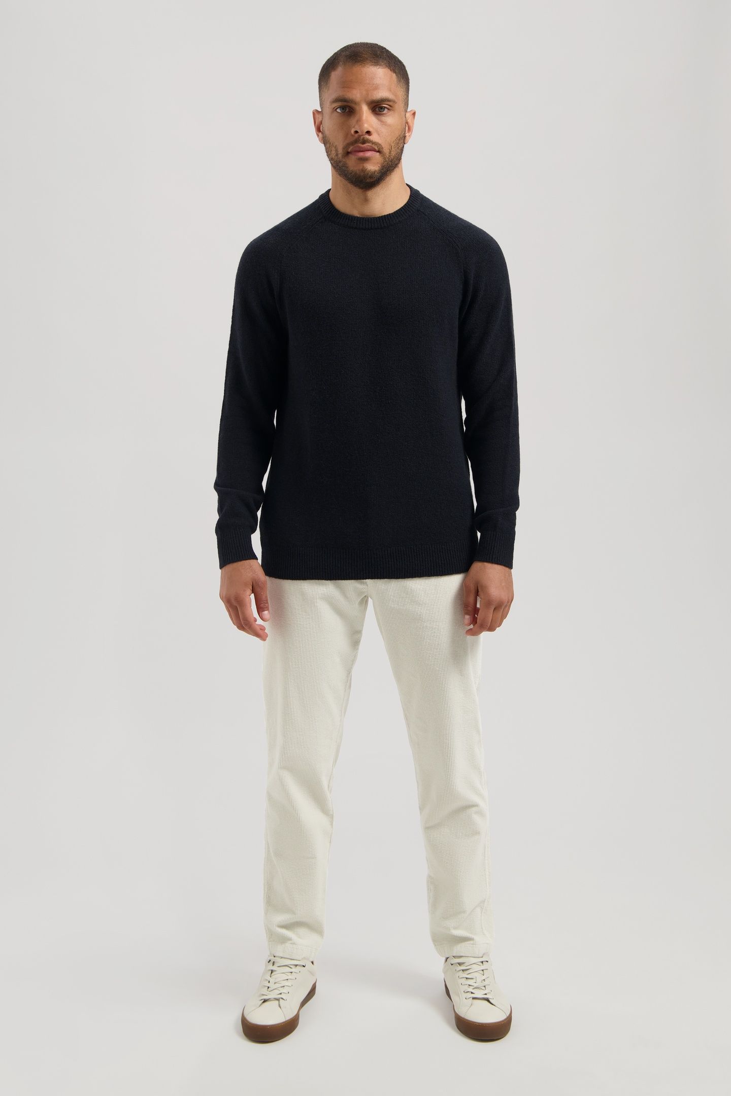 DS_YVAIN CREWNECK BLACK 2