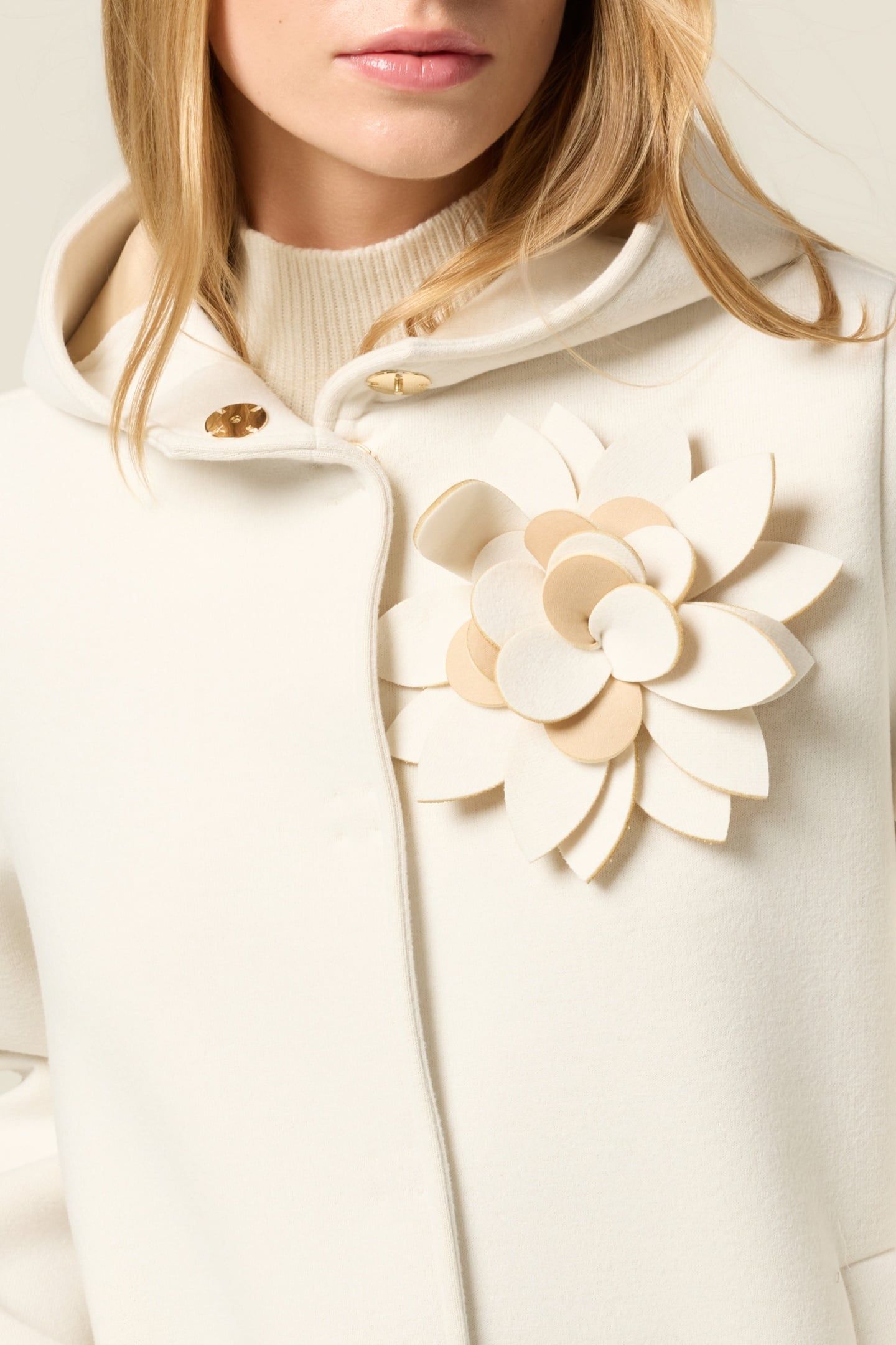 SHORT COAT IN SCUBA FABRIC WITH BROOCH WHITE 5