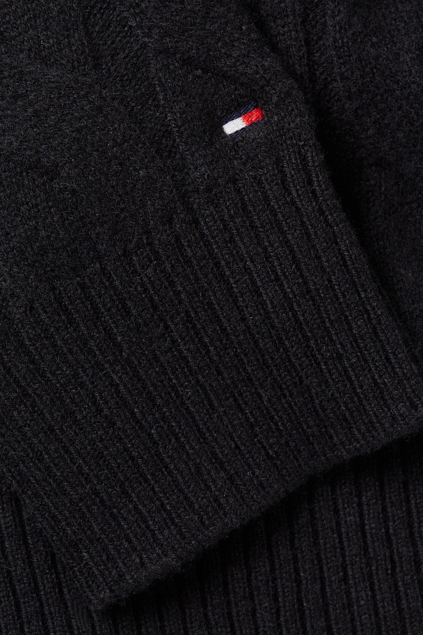 SOFT WOOL CABLE C-NECK BLACK 8