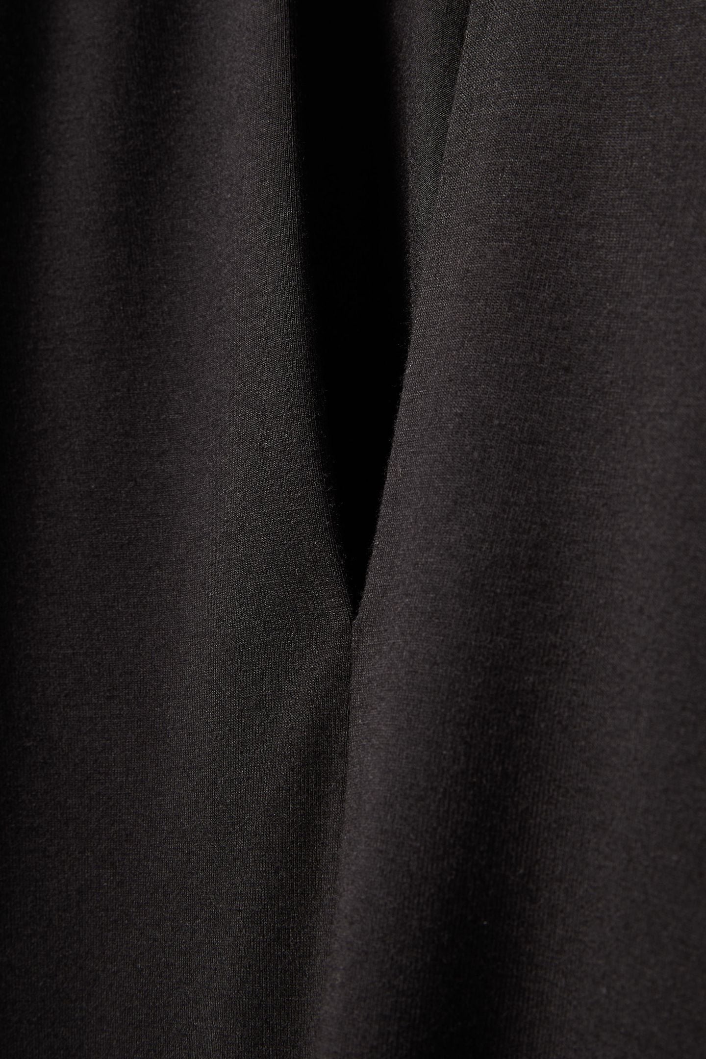 V NECK BLACK NIGHT 7