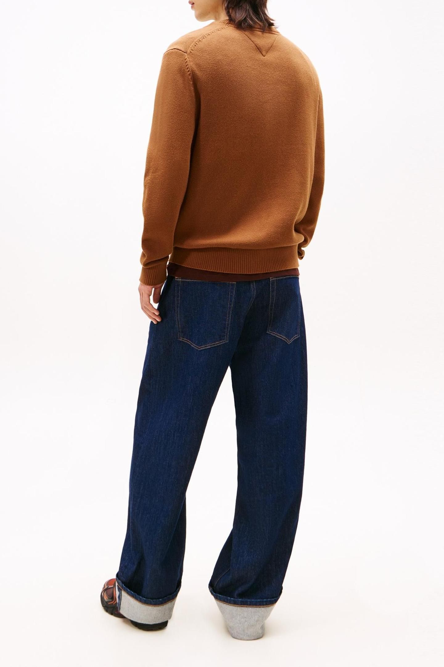 TJM SLIM ESSENTIAL SWEATER COASTAL TAUPE 2
