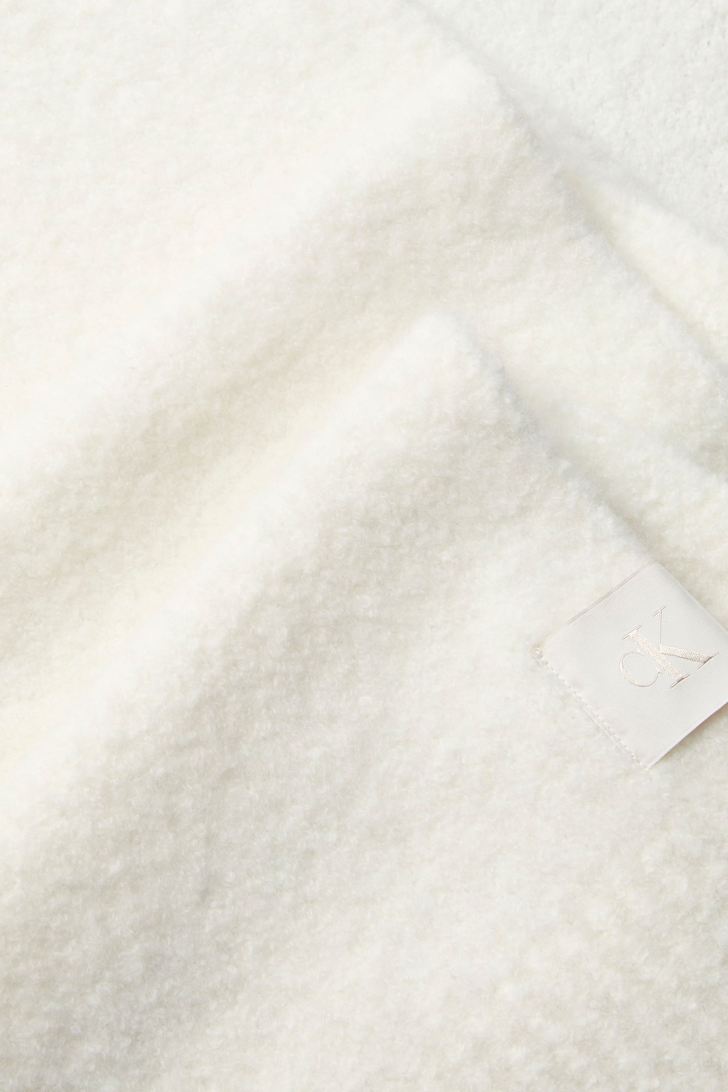 CK PATCH BOUCLE SCARF LILY WHITE 4