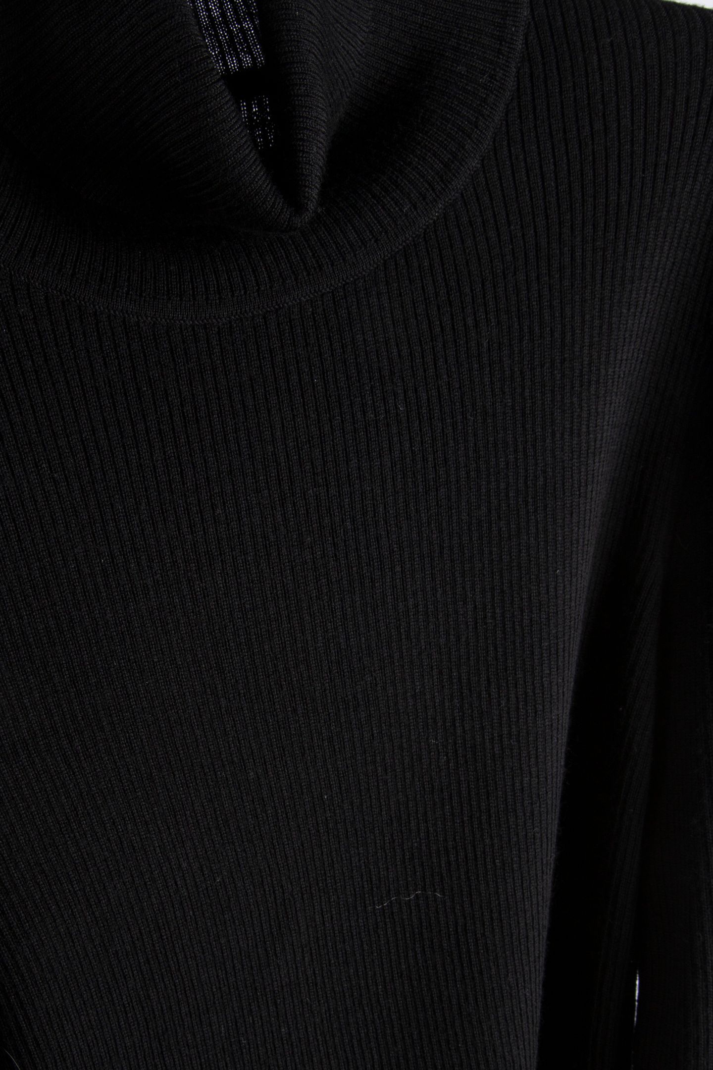 TRUDY TURTLENECK BLACK 4