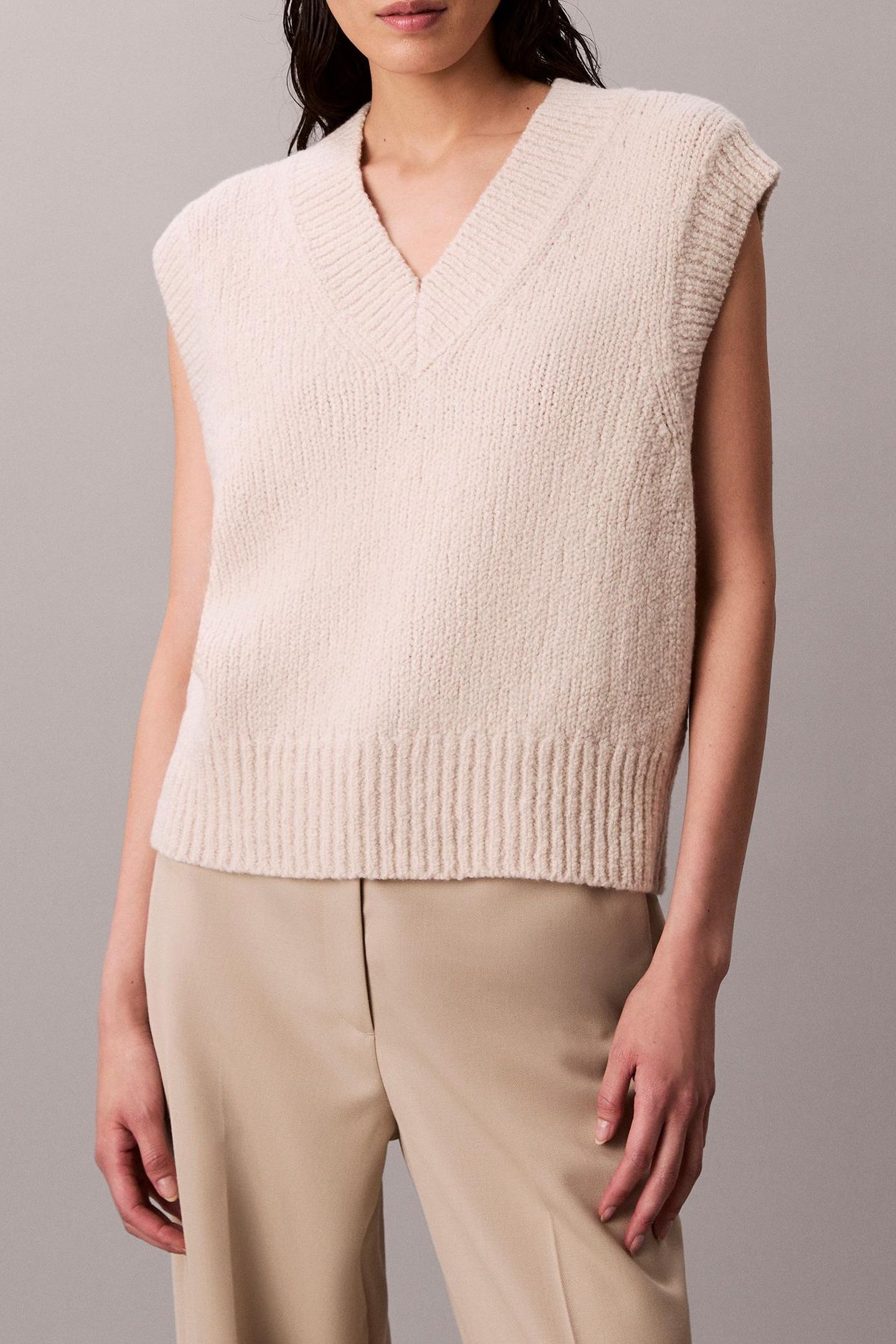 OVERSIZED BOUCLE VEST CHALK 1
