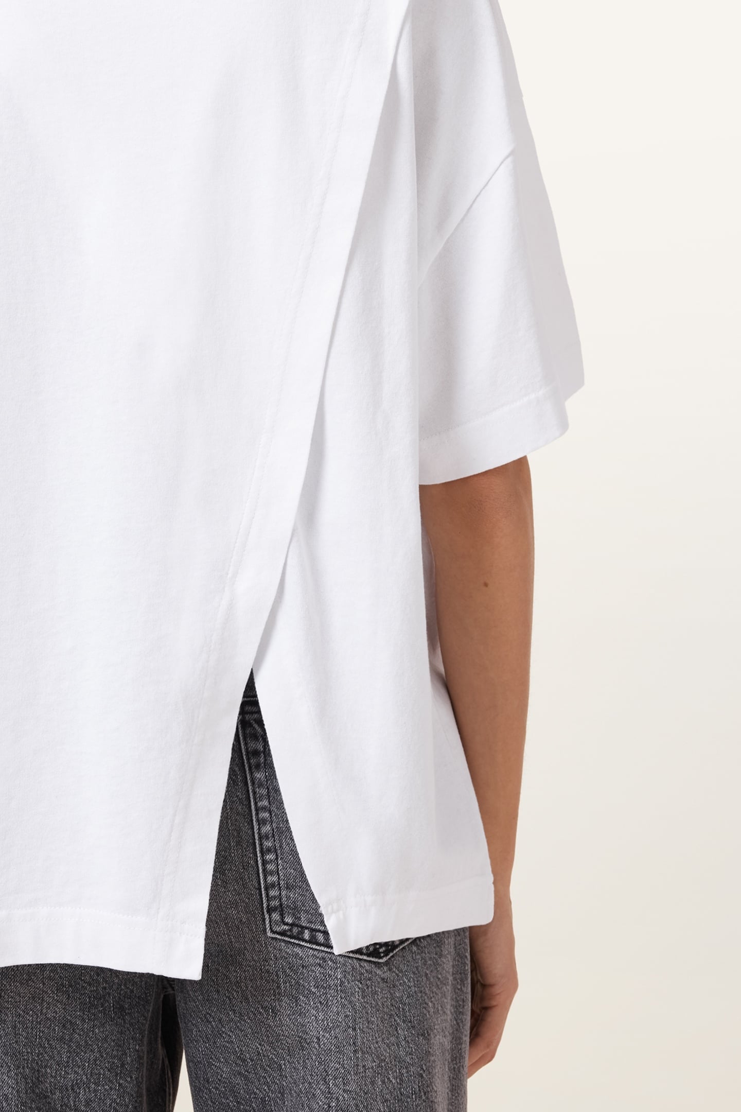 AVRI TEE OPTIC WHITE 8