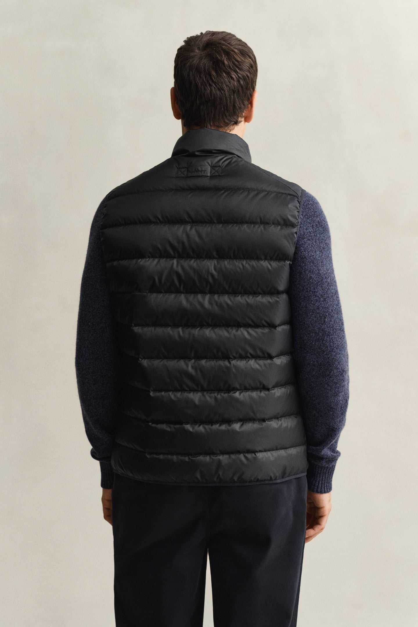 LIGHT DOWN VEST BLACK 3