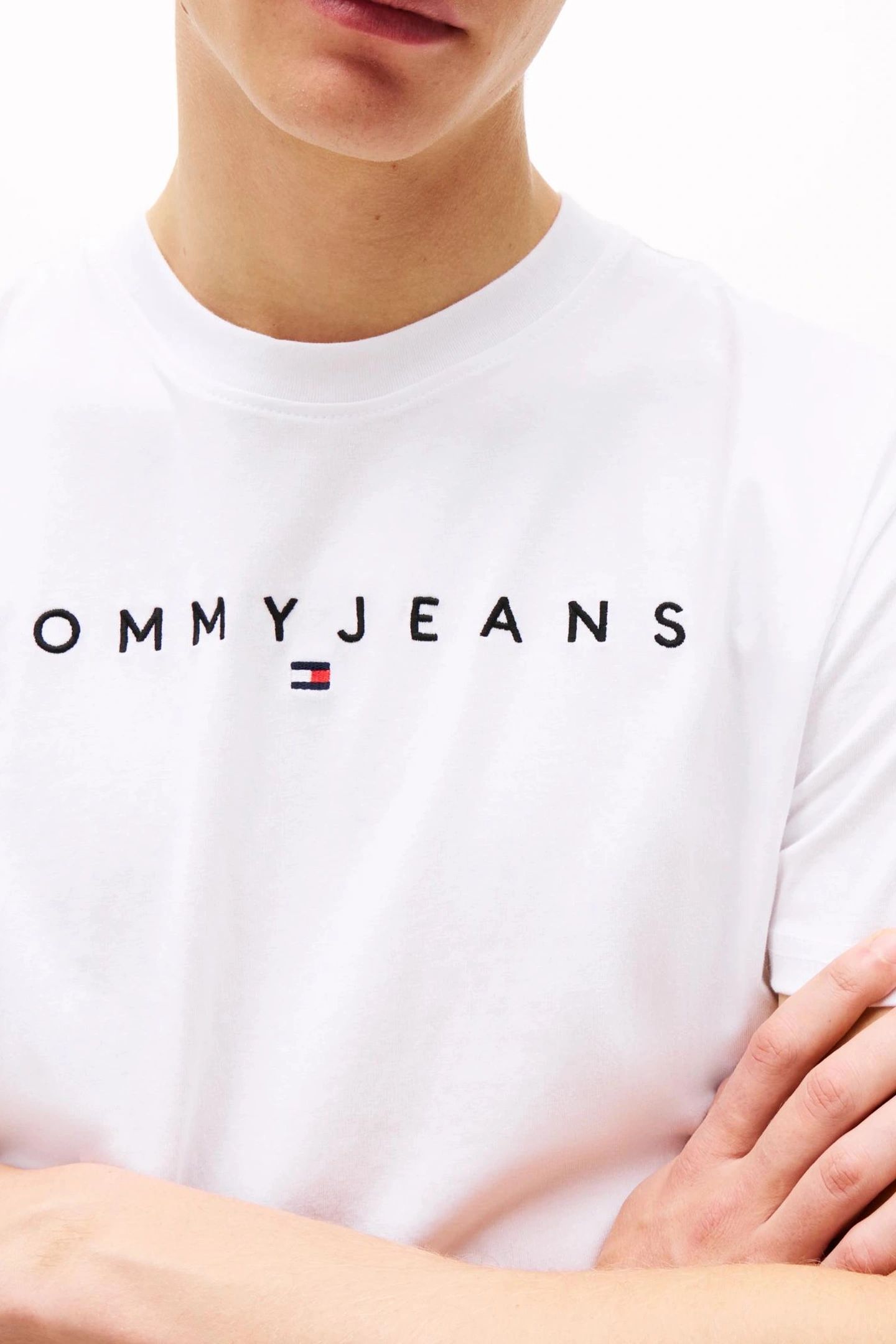 TJM REG LINEAR LOGO WHITE 8