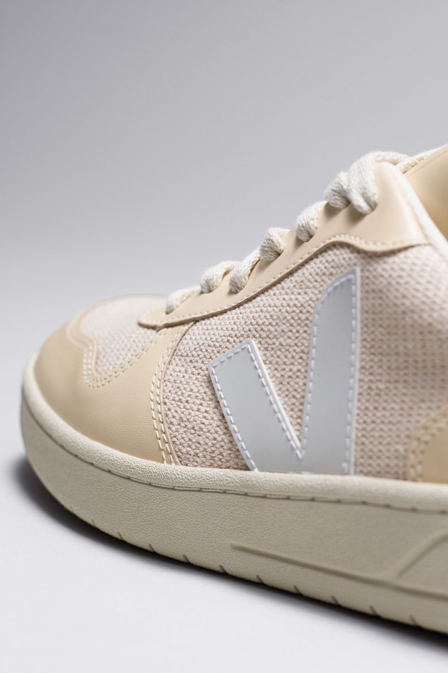 VEJA V-10 MESH WHITE 5