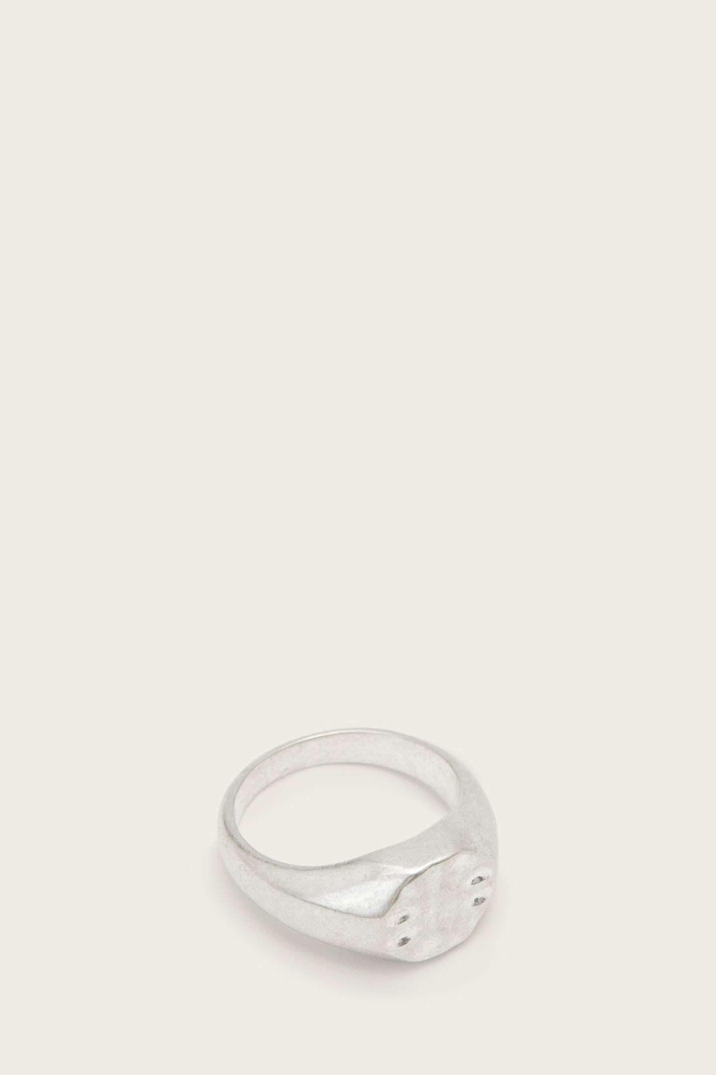 JAKE OVL SIGNET RING WARM SILVER 2
