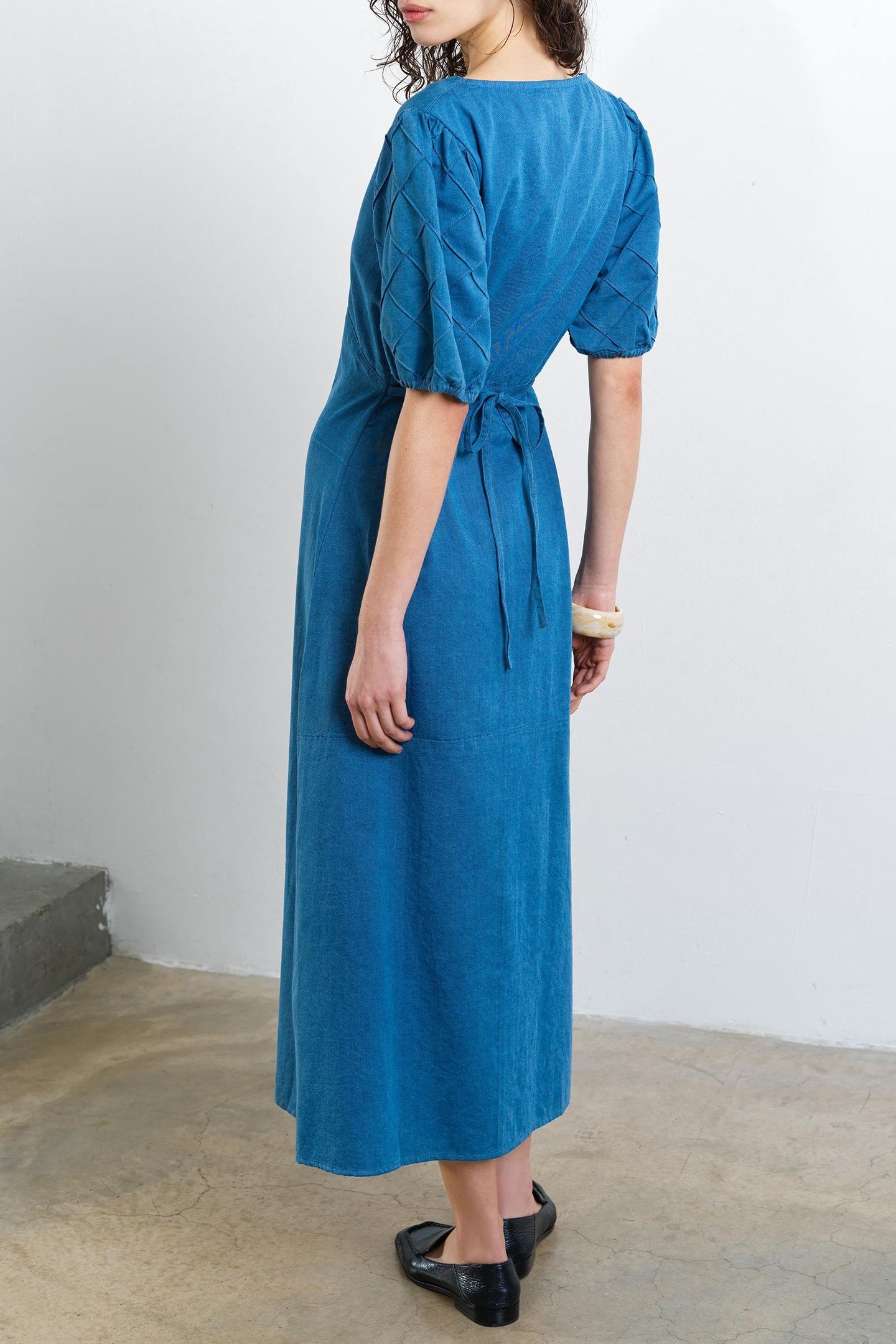 ZAVES CHAMBRAY PUFFSLV MIDI DR MEDIUM BLEACH WASH 3