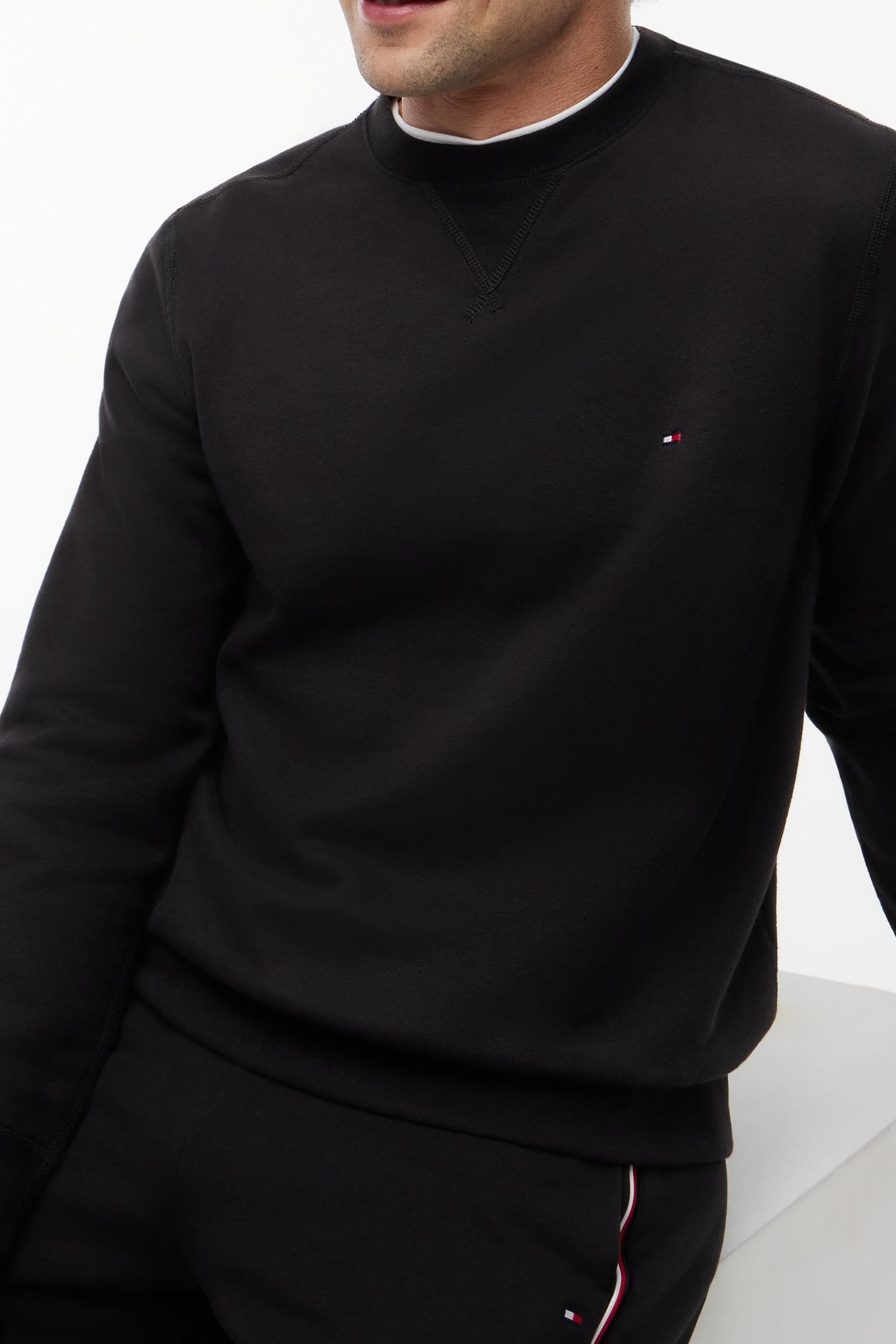 ESSENTIAL FLEECE CREW BLACK 7