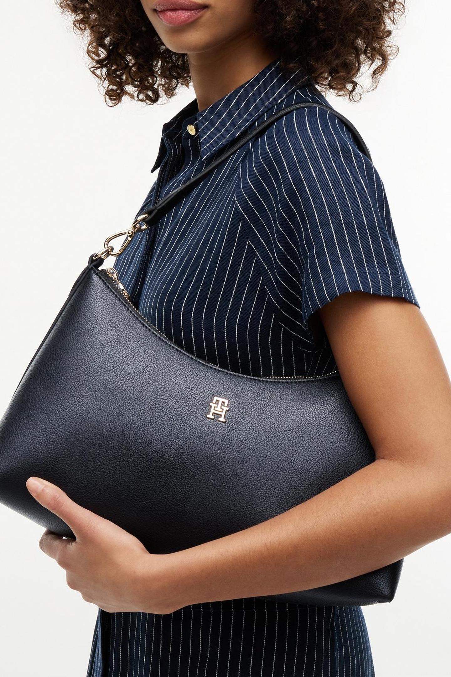 TH ICON SHOULDER BAG BLACK 1